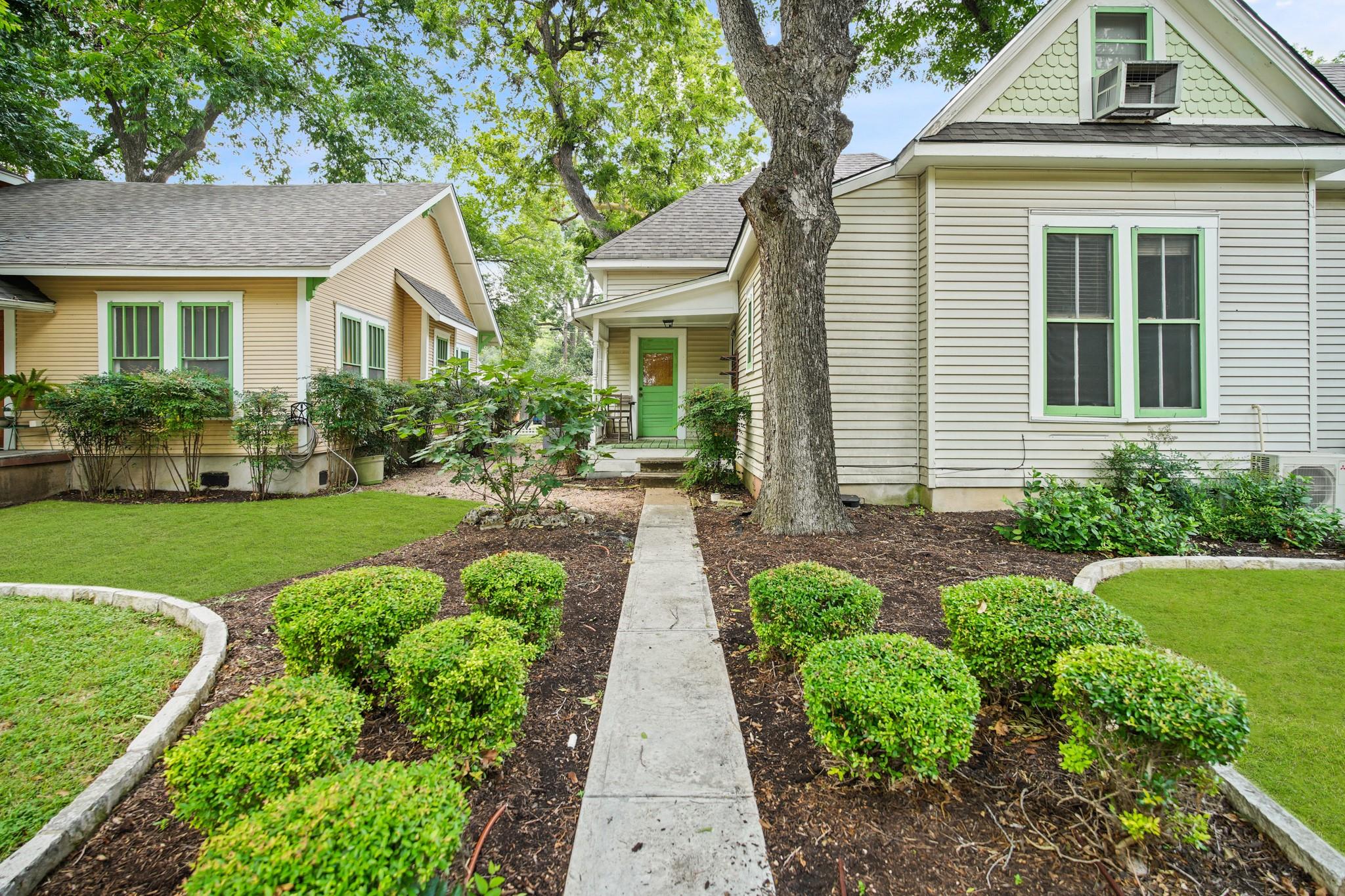 212 W 43rd St # A, Austin, TX 78751