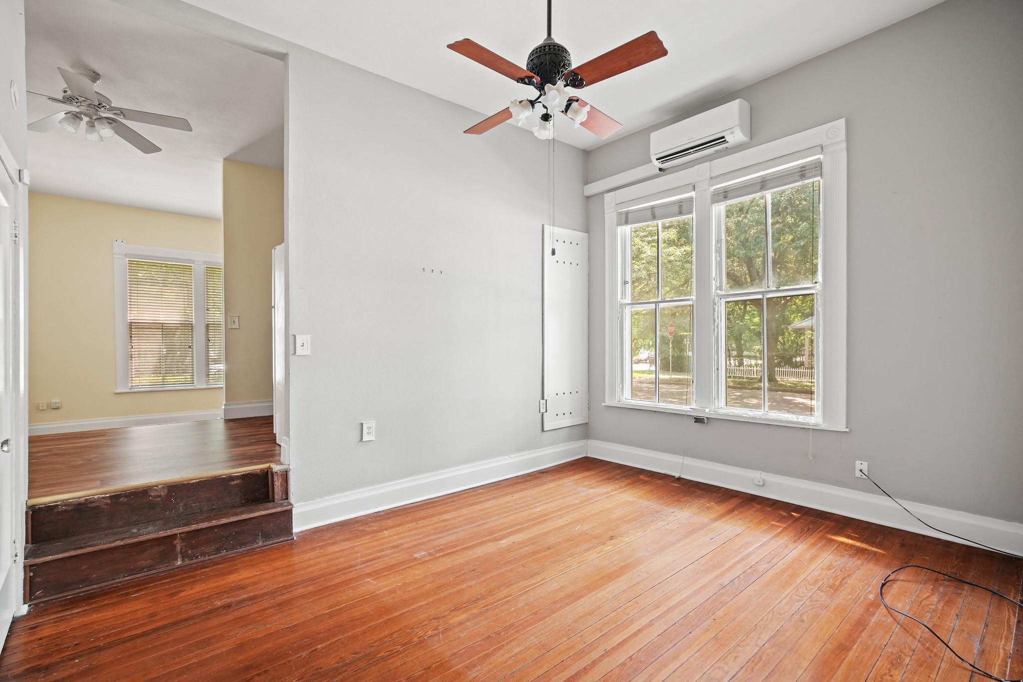 212 W 43rd St # A, Austin, TX 78751