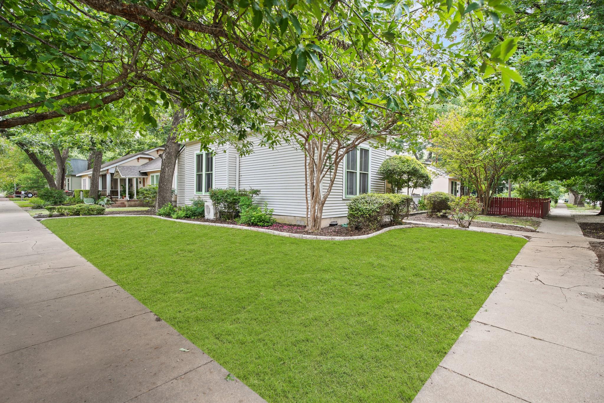 212 W 43rd St # A, Austin, TX 78751