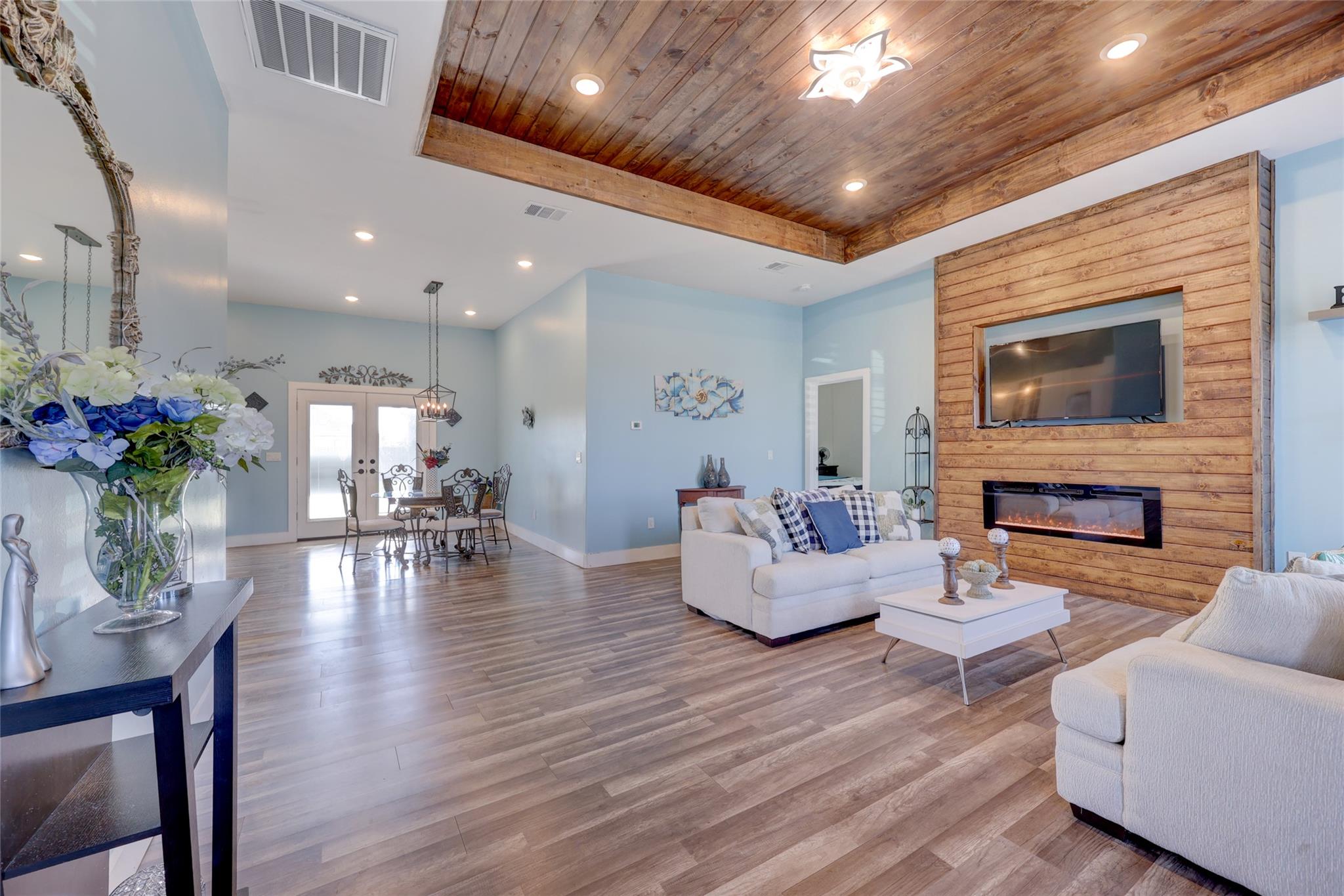 243 Hershal Ln, Cedar Creek, TX 78612