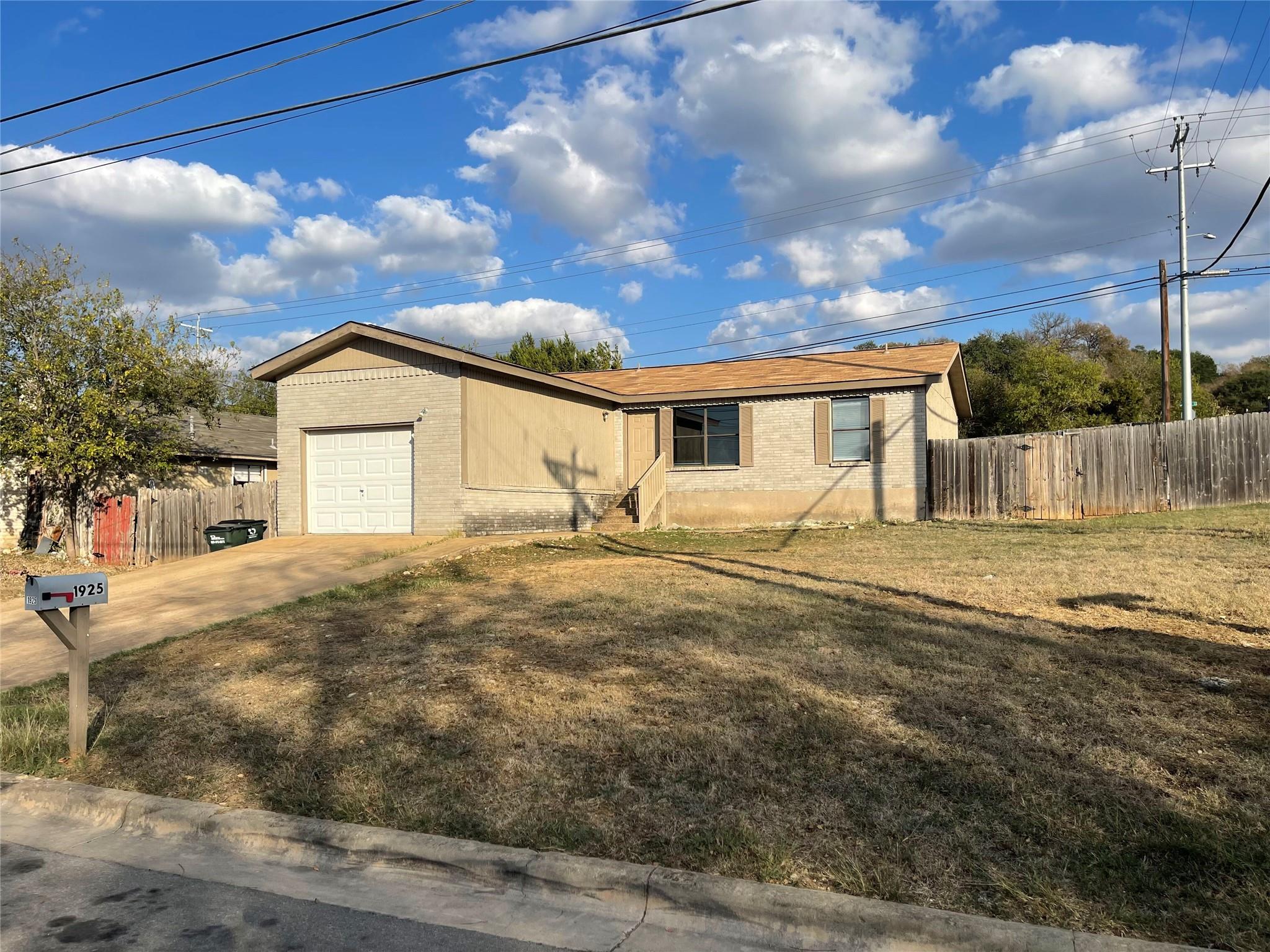 1925 Castle Gate Cir, San Marcos, TX 78666