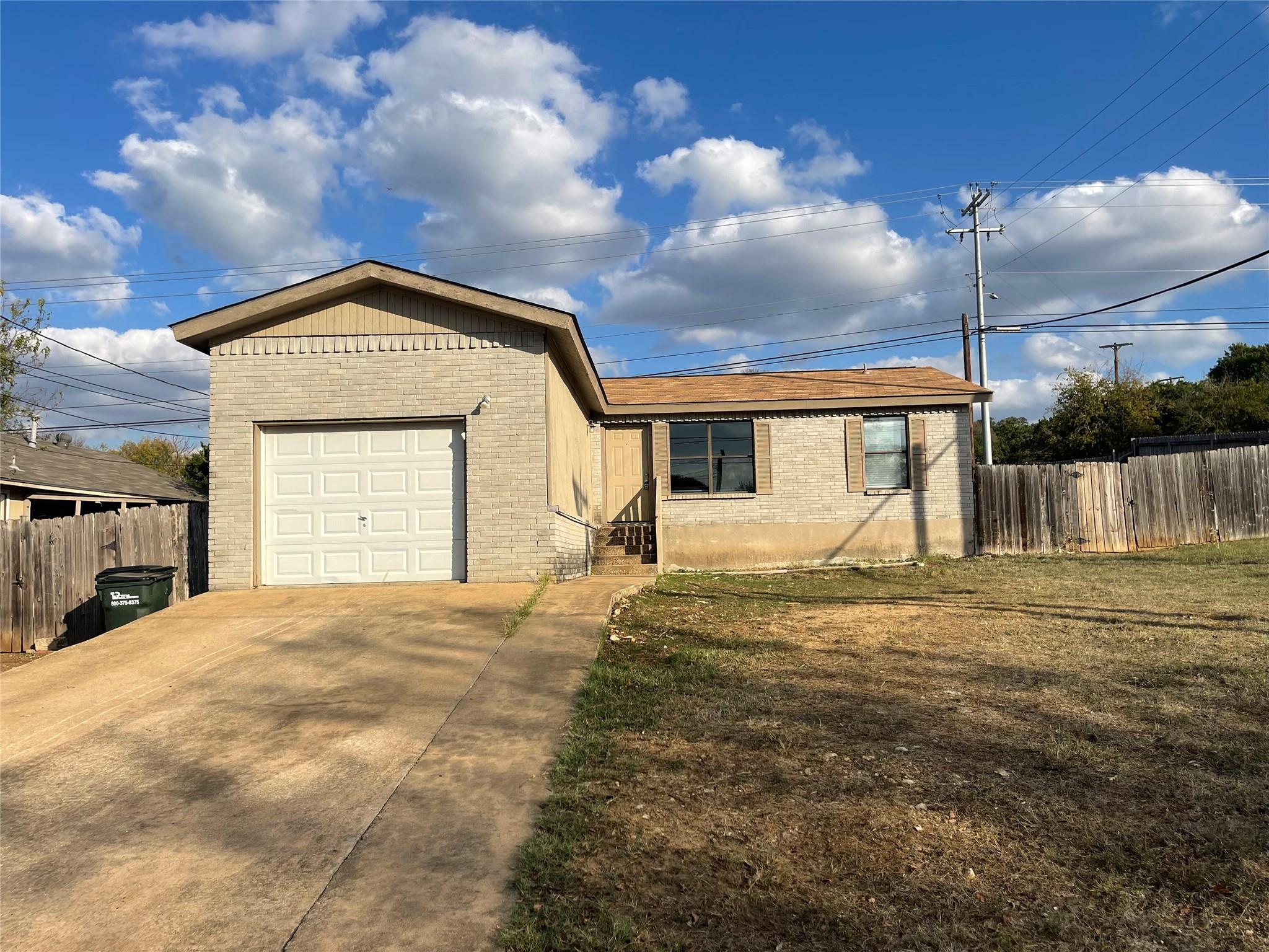 1925 Castle Gate Cir, San Marcos, TX 78666