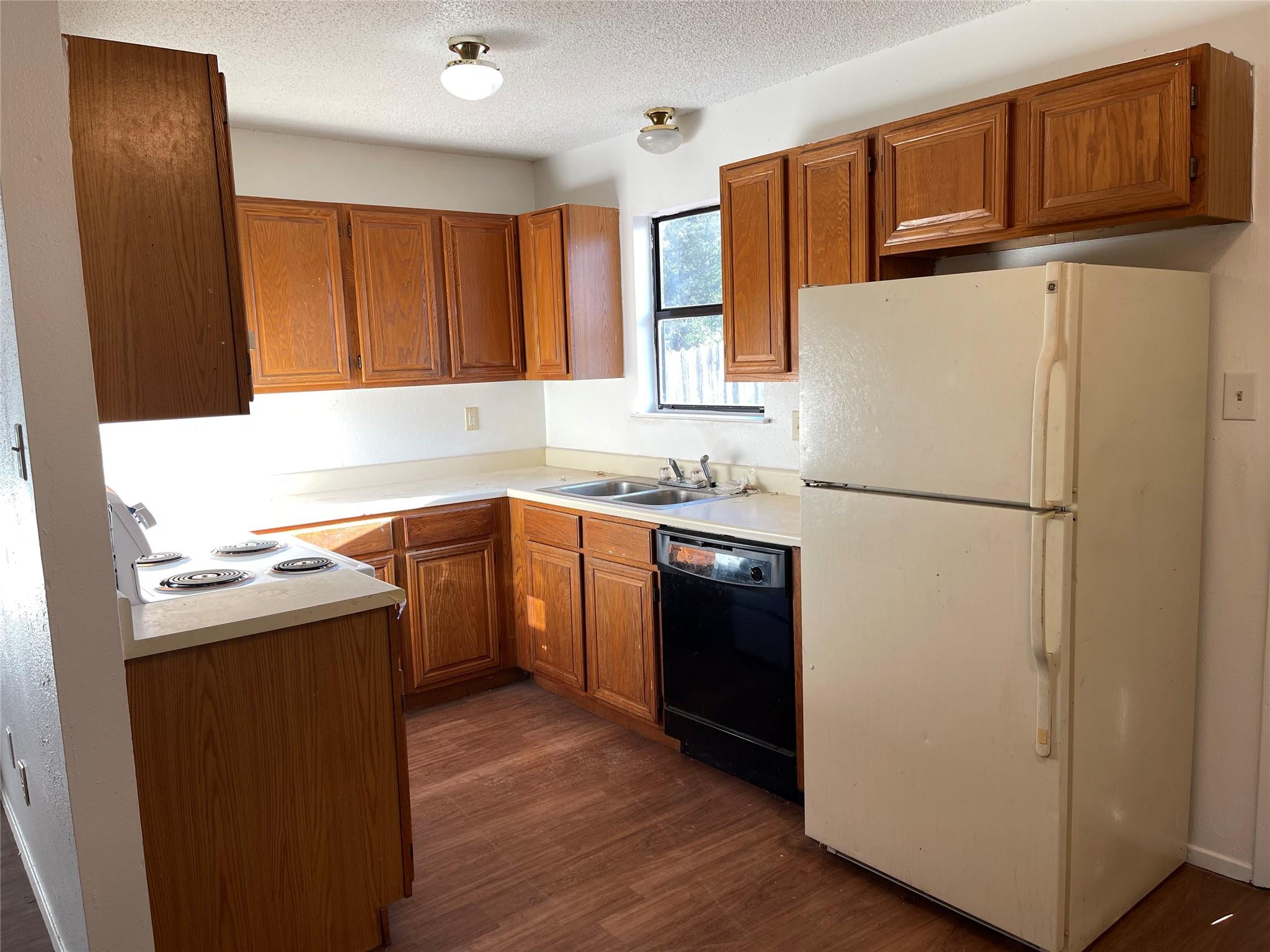 1925 Castle Gate Cir, San Marcos, TX 78666