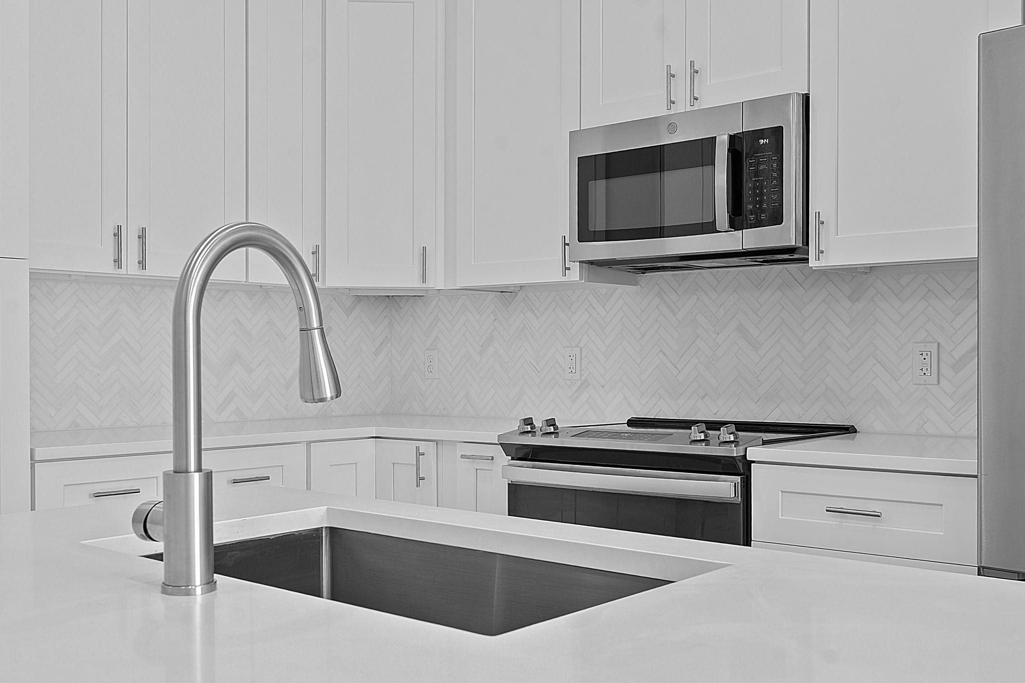 1900 BARTON SPRINGS Rd # 2019, Austin, TX 78704