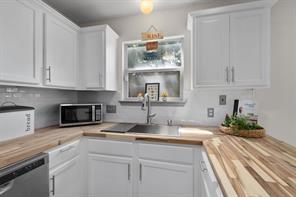 348 Spillway Dr, Kyle, TX 78640