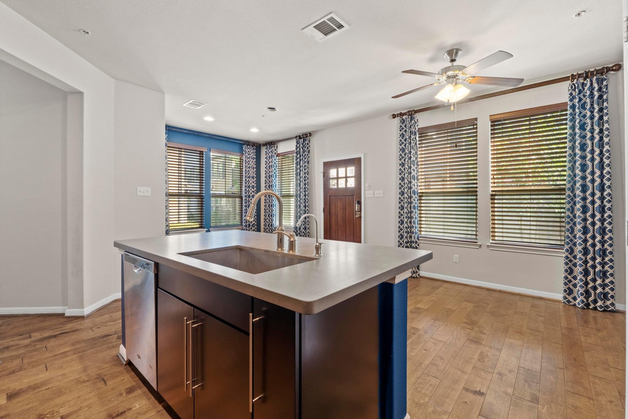 7220 Wyoming Springs Dr # 104, Round Rock, TX 78681