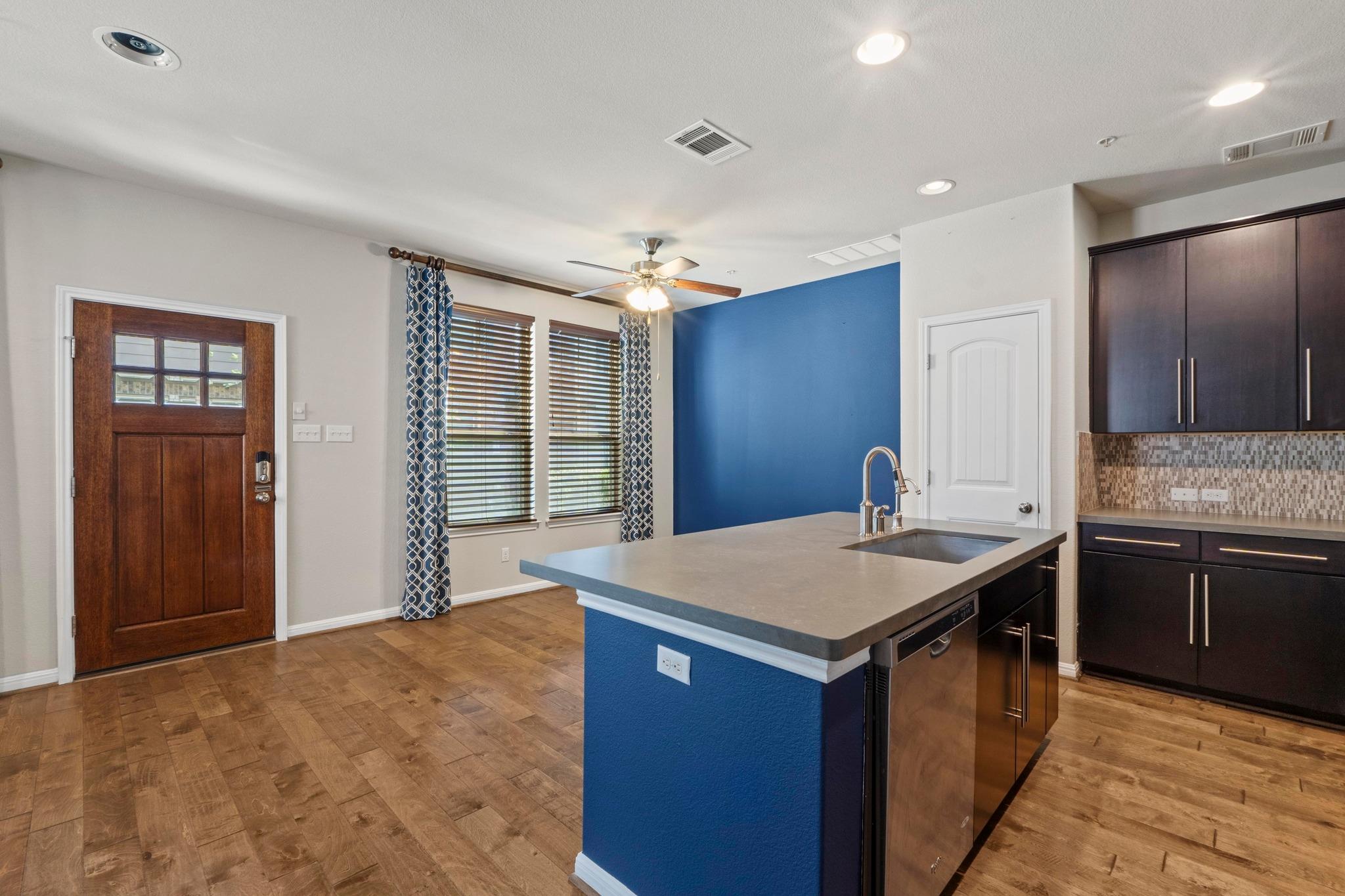 7220 Wyoming Springs Dr # 104, Round Rock, TX 78681