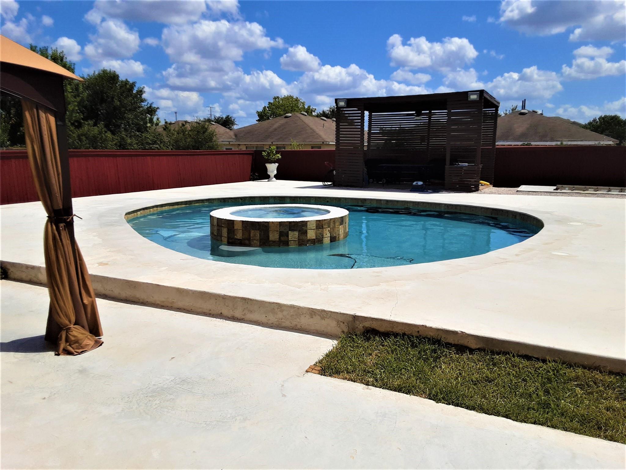 205 Rinehardt St, Hutto, TX 78634