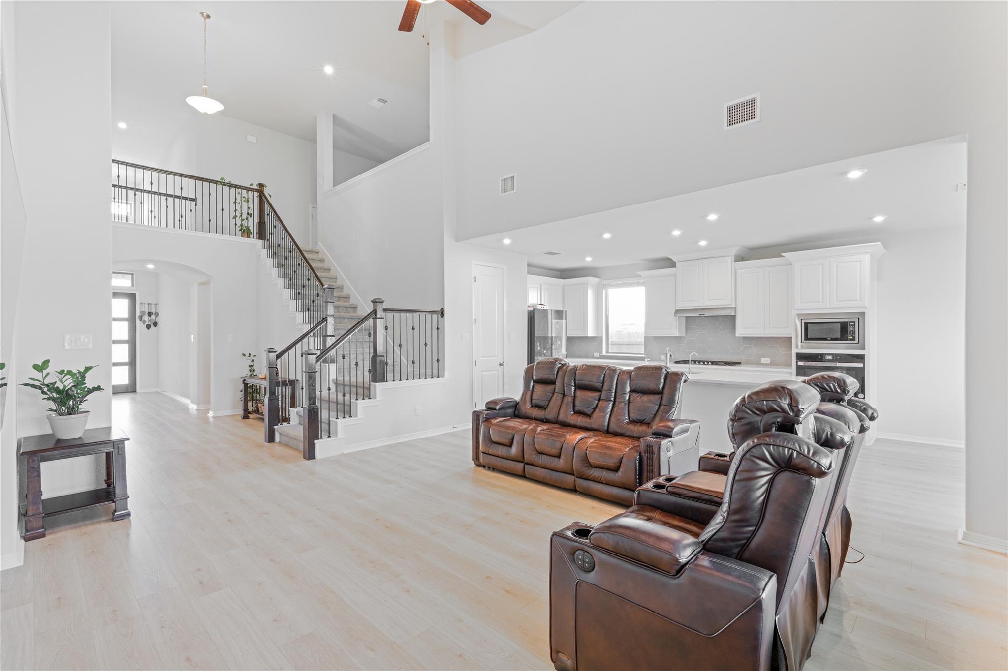 213 Mira Mesa Dr, Liberty Hill, TX 78642