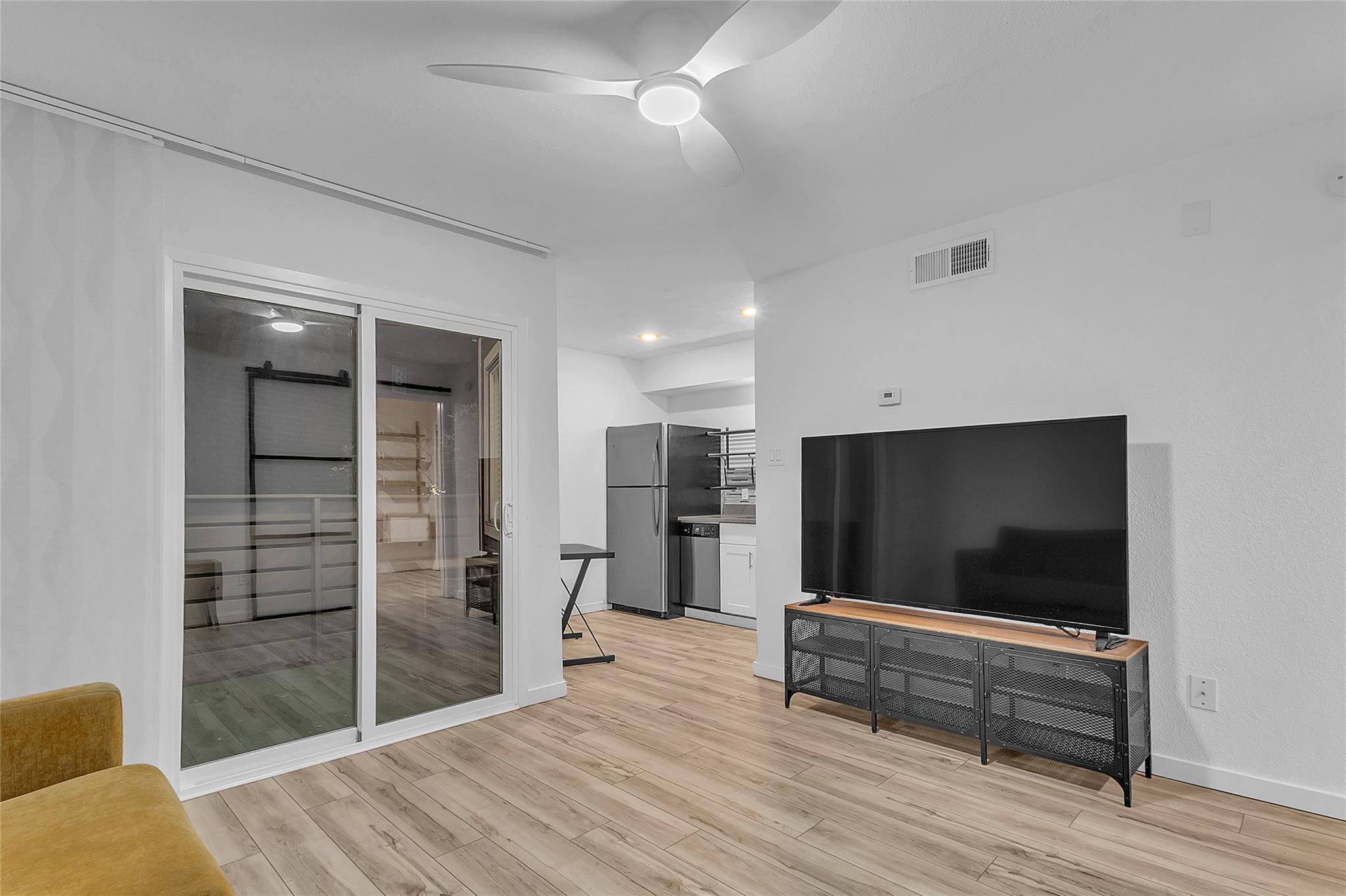 1840 Burton Dr # 184, Austin, TX 78741