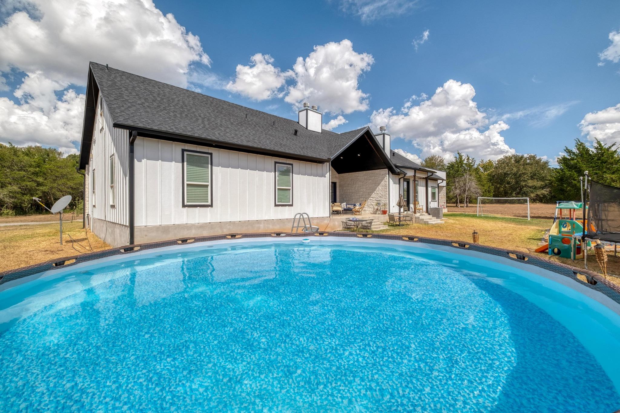 1901 E State Highway 21 # B, Paige, TX 78659