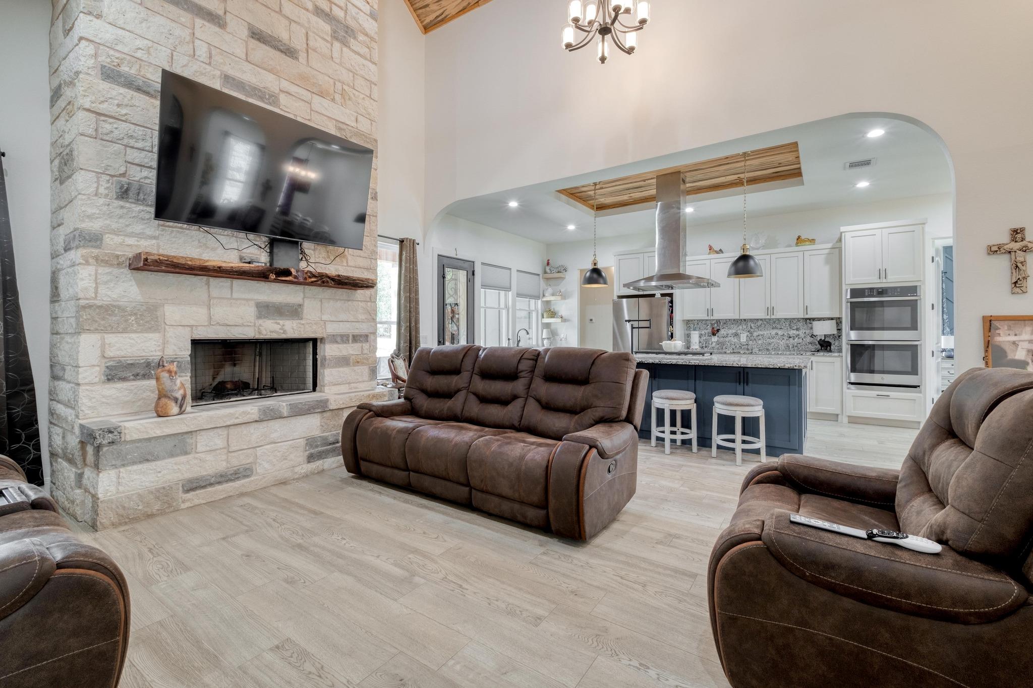 1901 E State Highway 21 # B, Paige, TX 78659