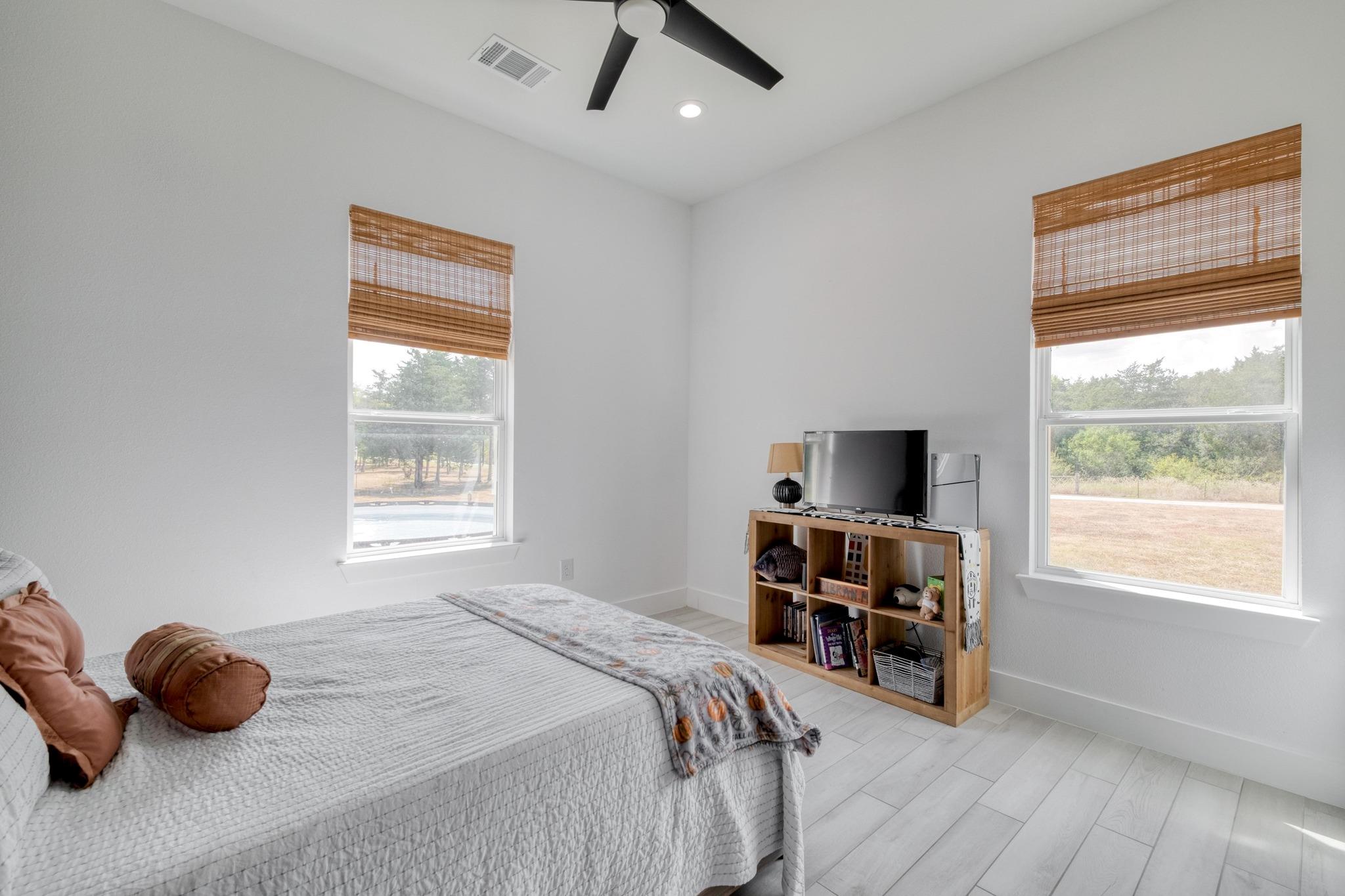 1901 E State Highway 21 # B, Paige, TX 78659