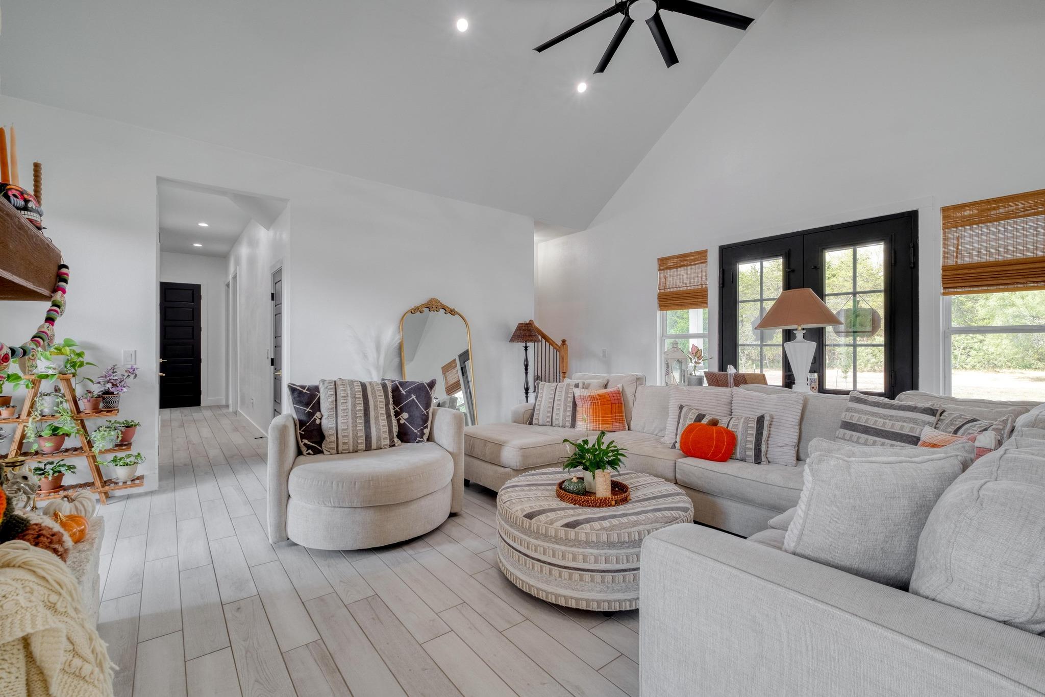 1901 E State Highway 21 # B, Paige, TX 78659