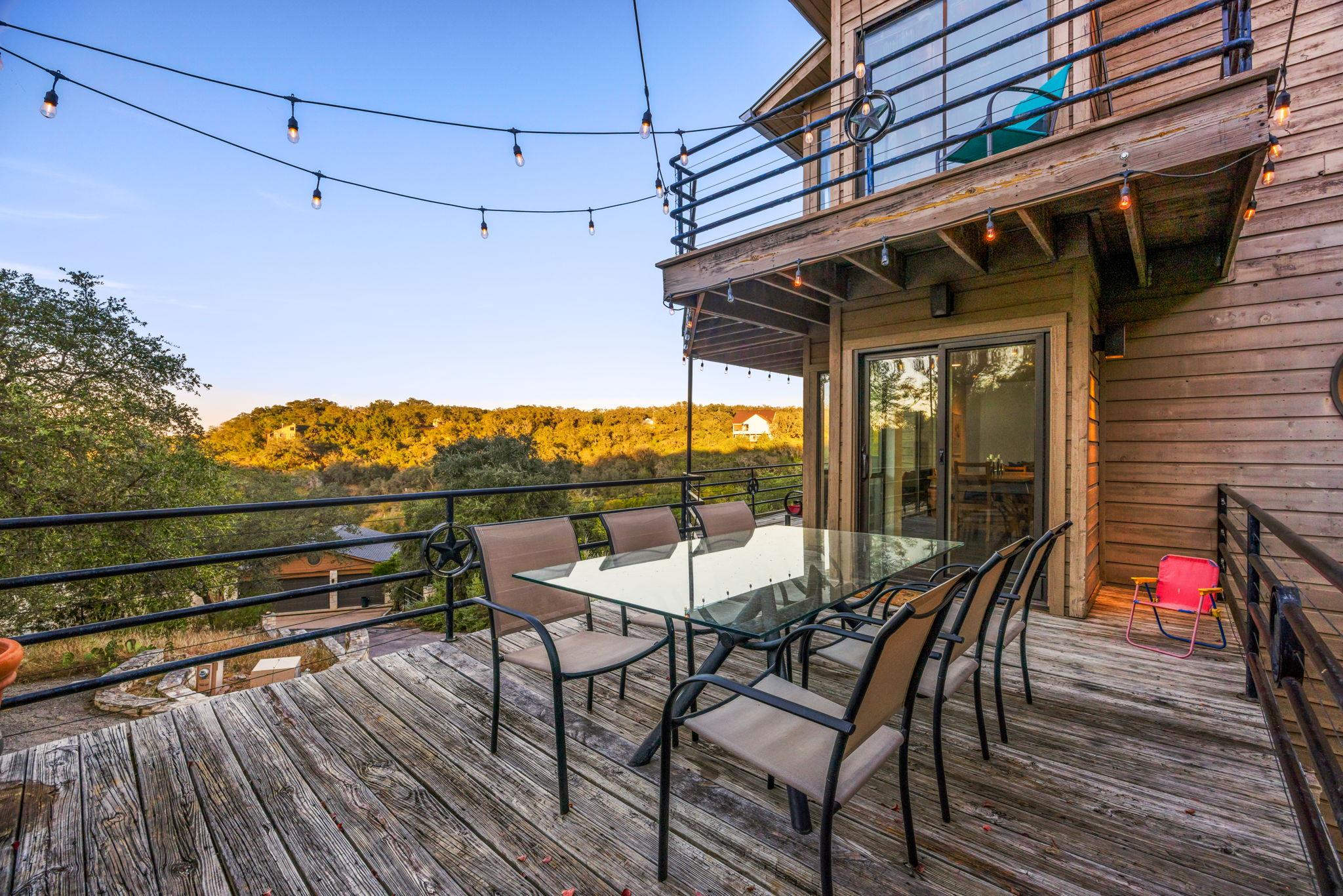 723 Coventry Rd, Spicewood, TX 78669