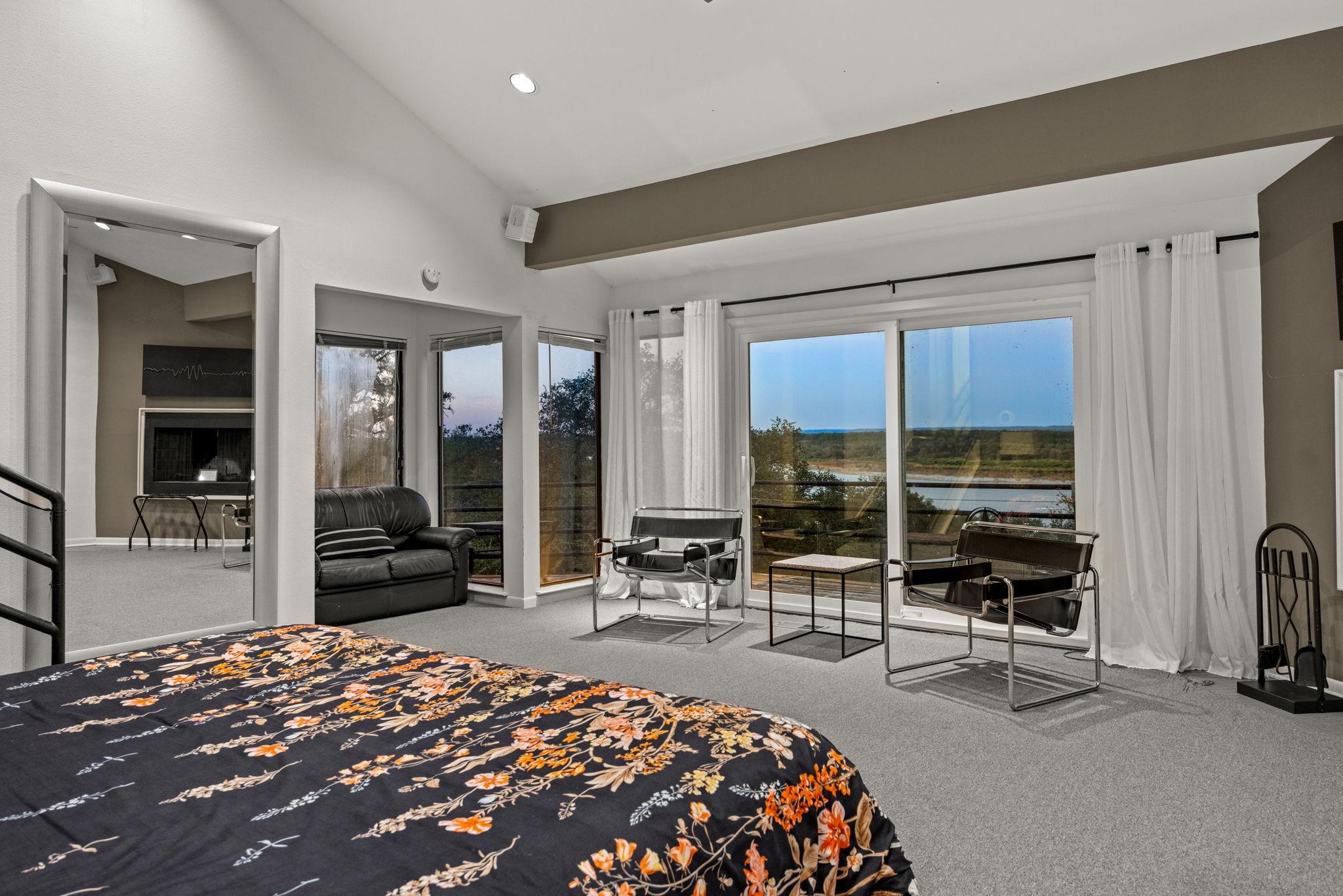 723 Coventry Rd, Spicewood, TX 78669