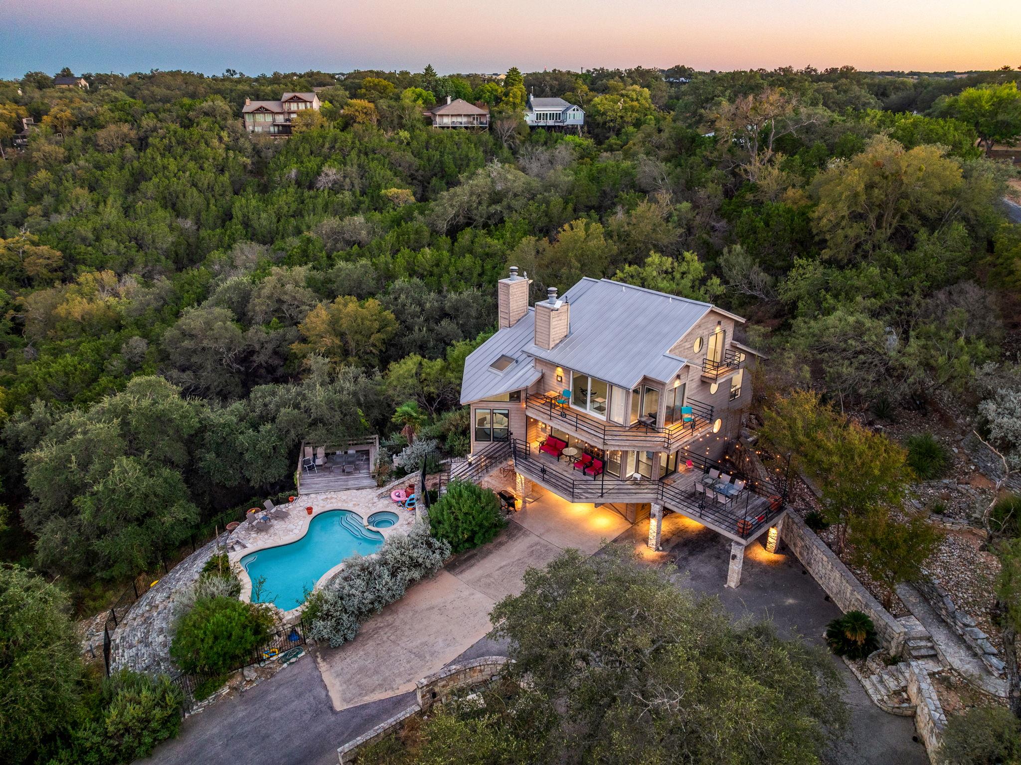 723 Coventry Rd, Spicewood, TX 78669