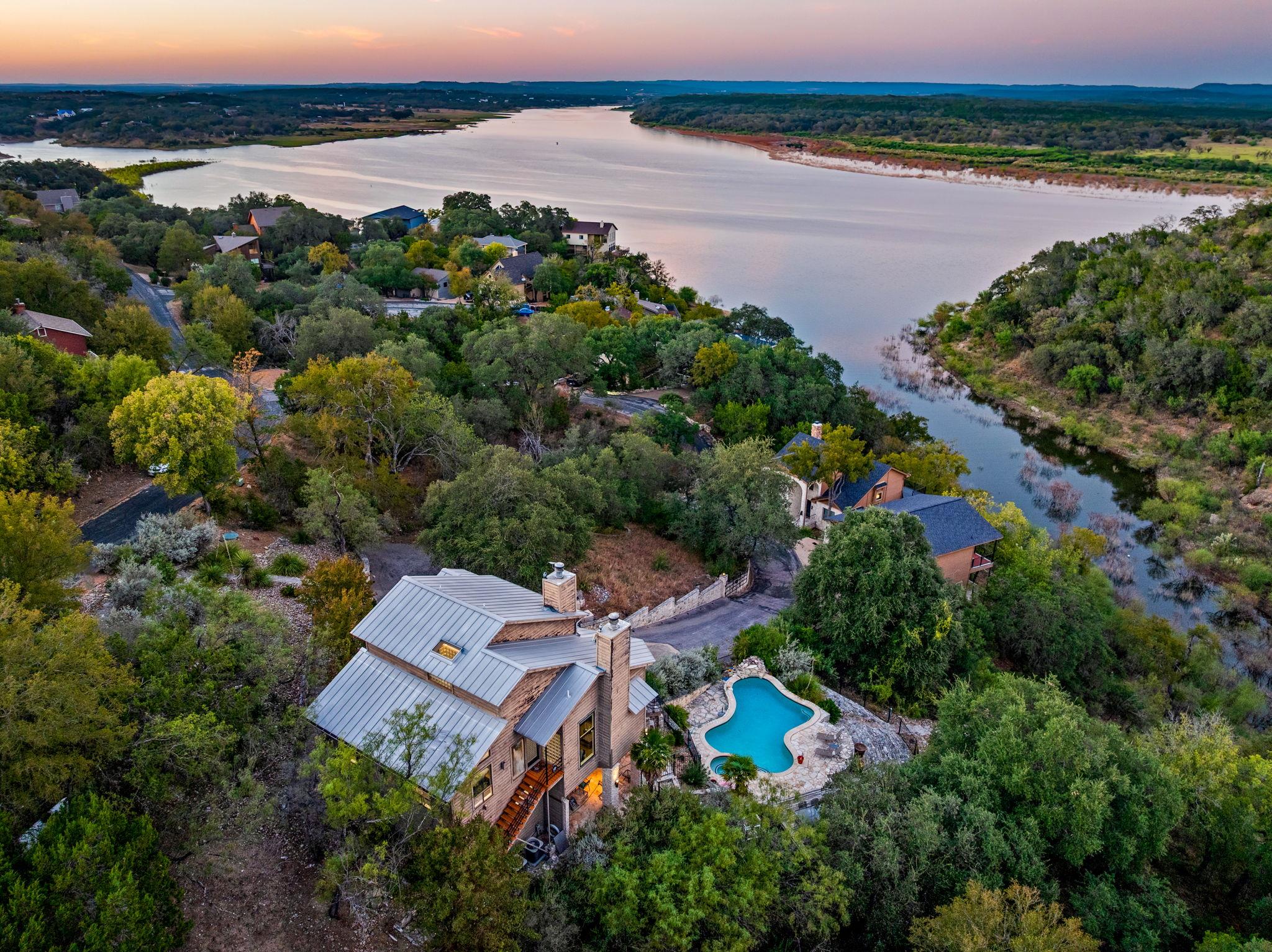 723 Coventry Rd, Spicewood, TX 78669