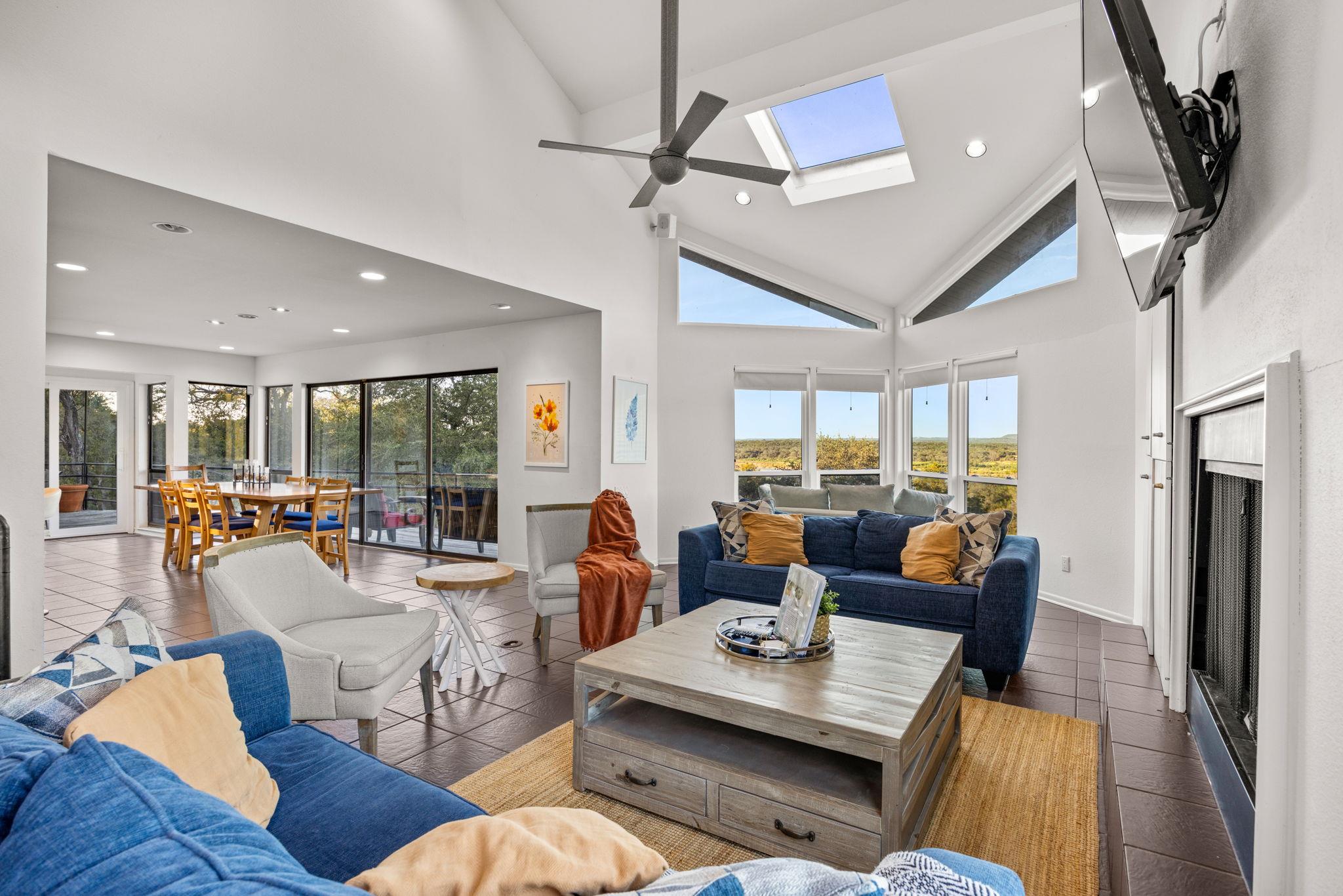 723 Coventry Rd, Spicewood, TX 78669