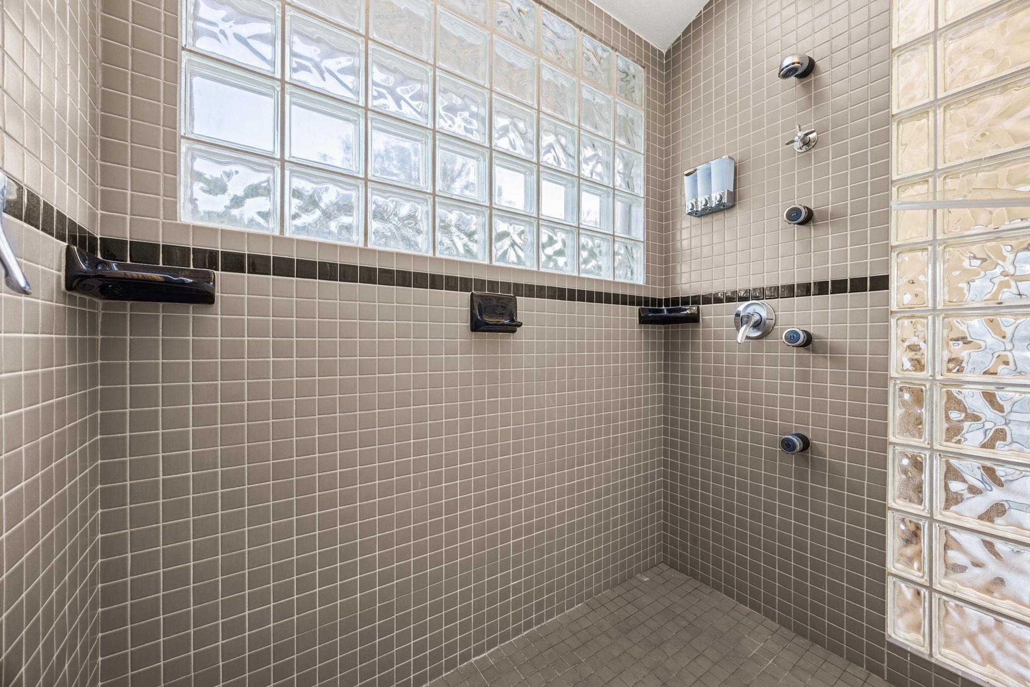 723 Coventry Rd, Spicewood, TX 78669