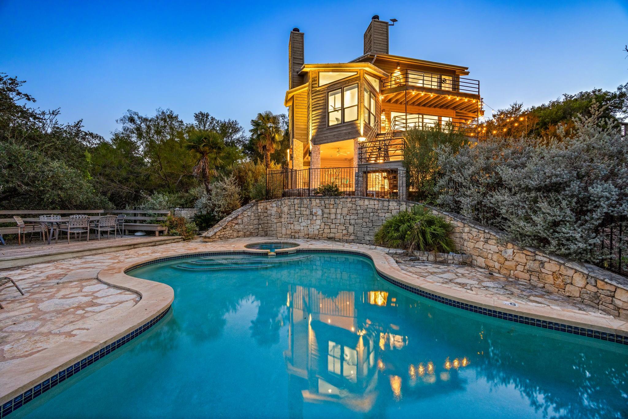 723 Coventry Rd, Spicewood, TX 78669