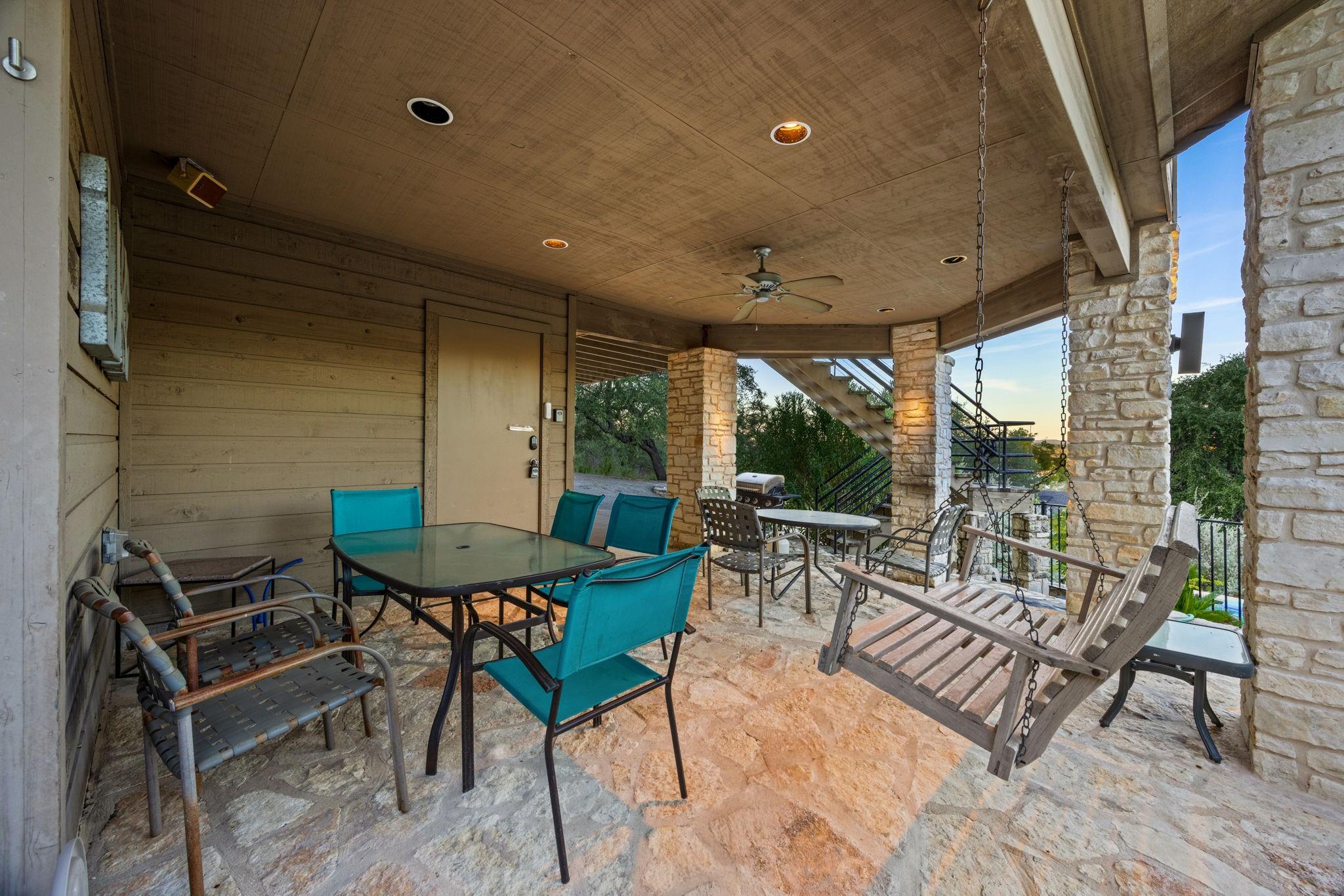 723 Coventry Rd, Spicewood, TX 78669