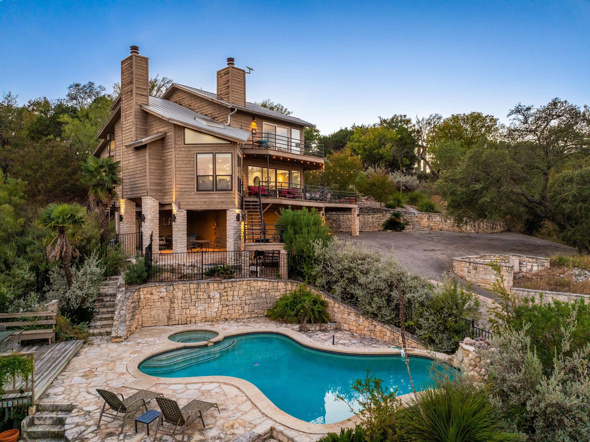 723 Coventry Rd, Spicewood, TX 78669