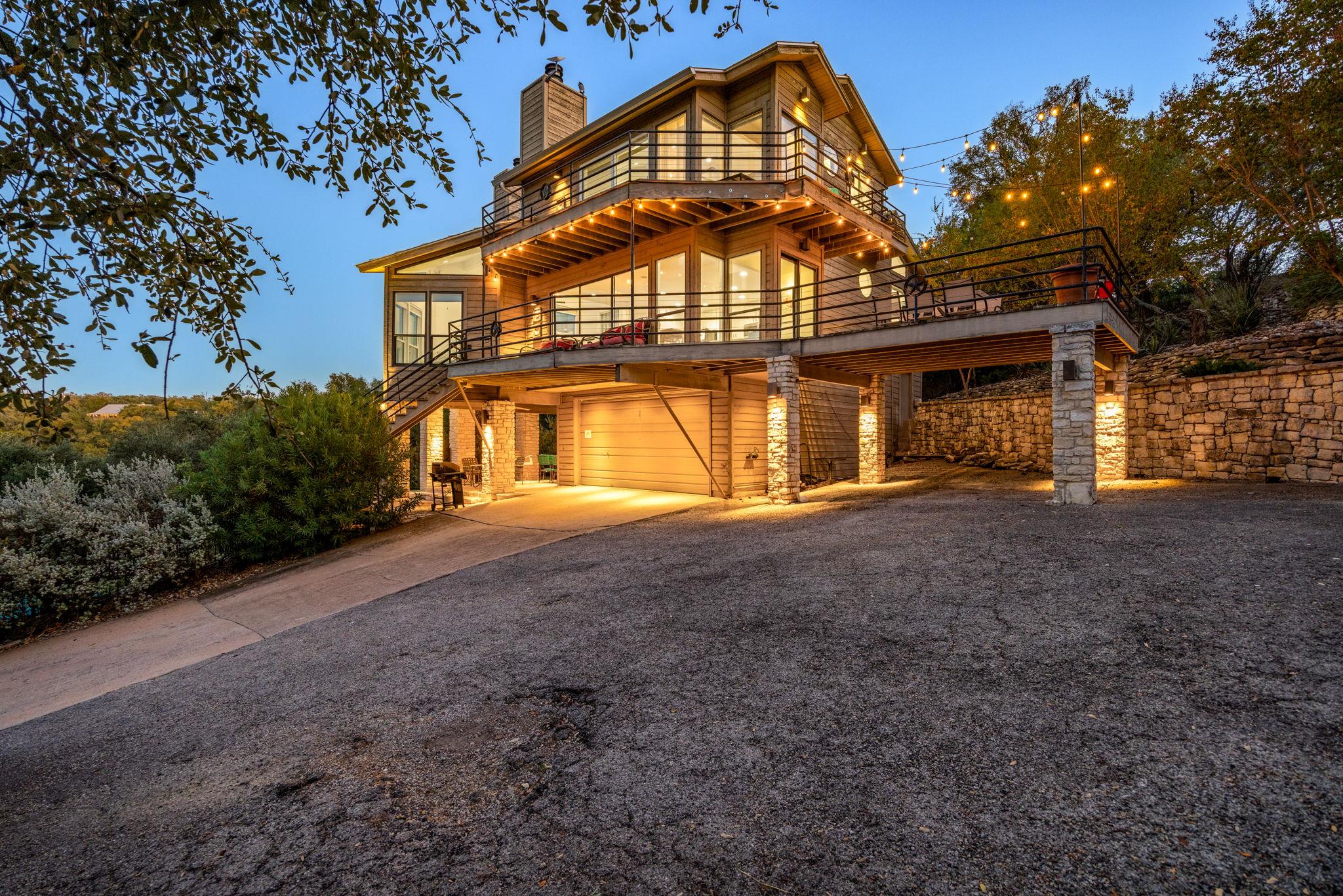 723 Coventry Rd, Spicewood, TX 78669