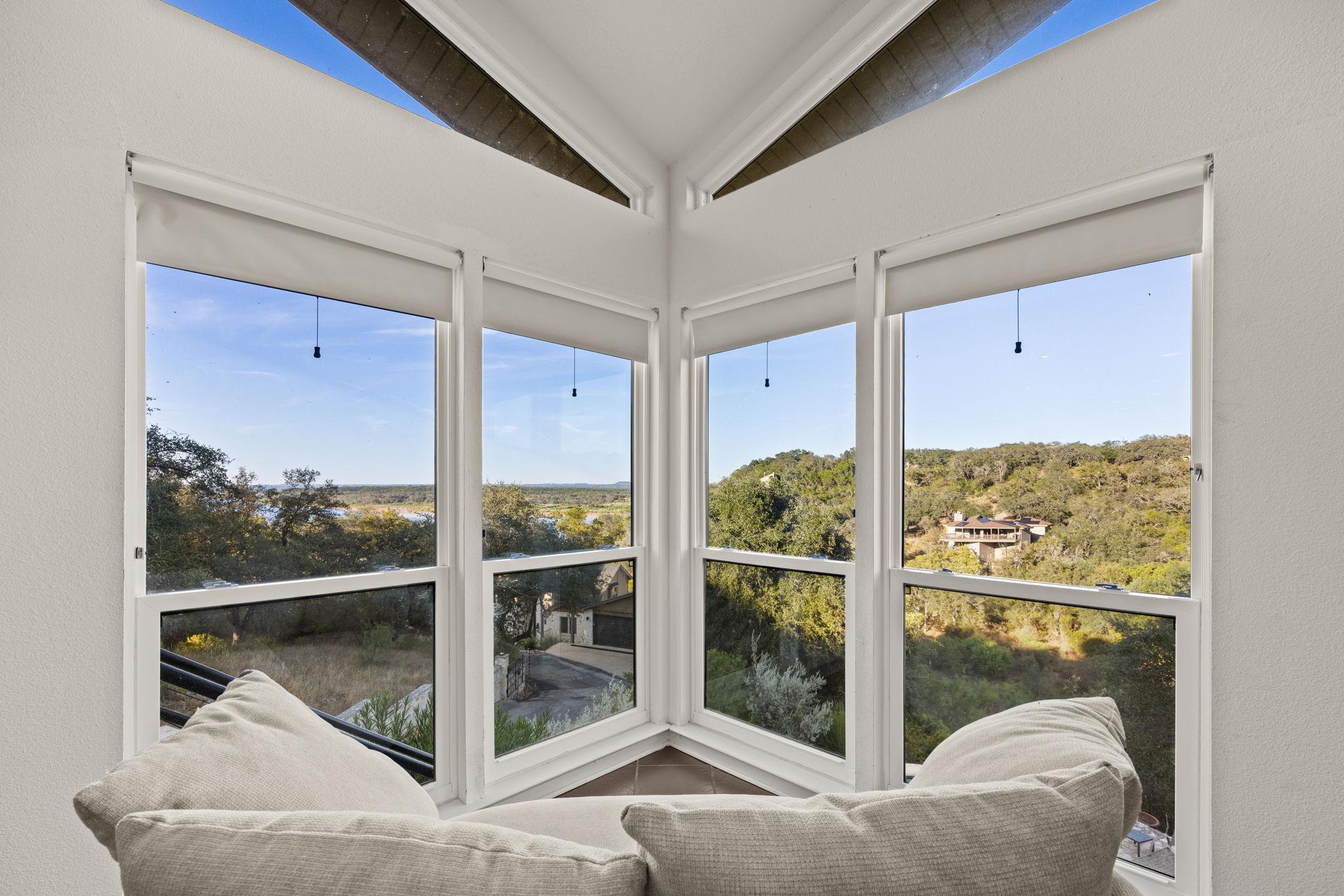 723 Coventry Rd, Spicewood, TX 78669