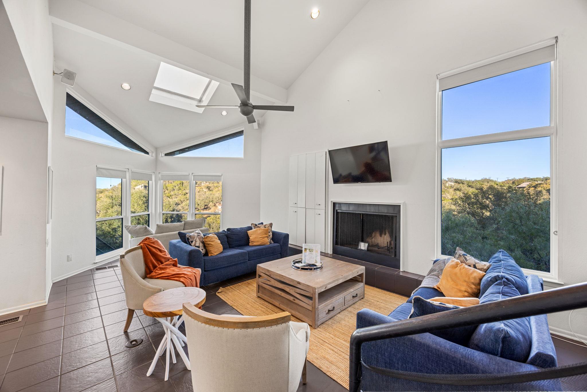 723 Coventry Rd, Spicewood, TX 78669