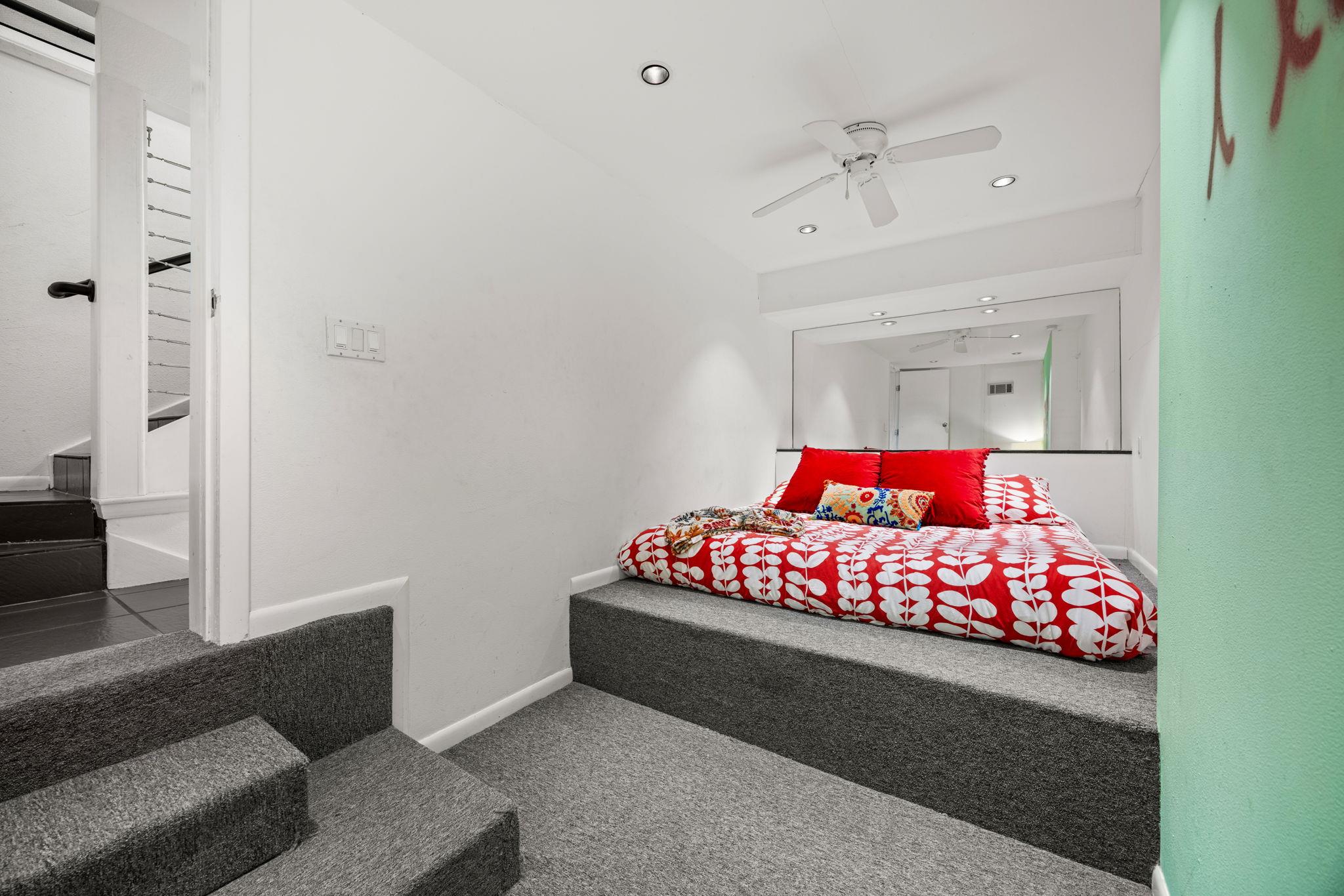 723 Coventry Rd, Spicewood, TX 78669