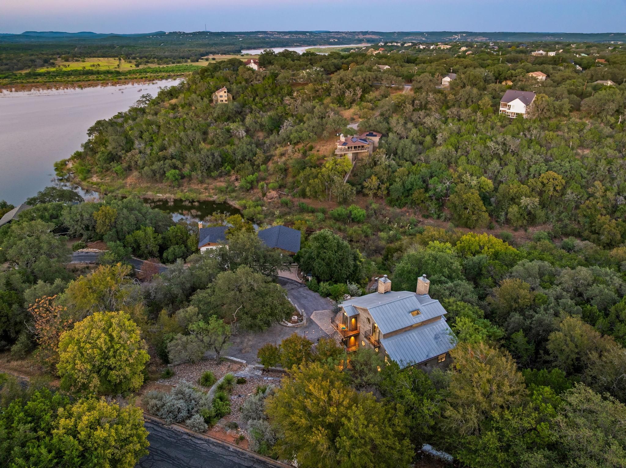723 Coventry Rd, Spicewood, TX 78669