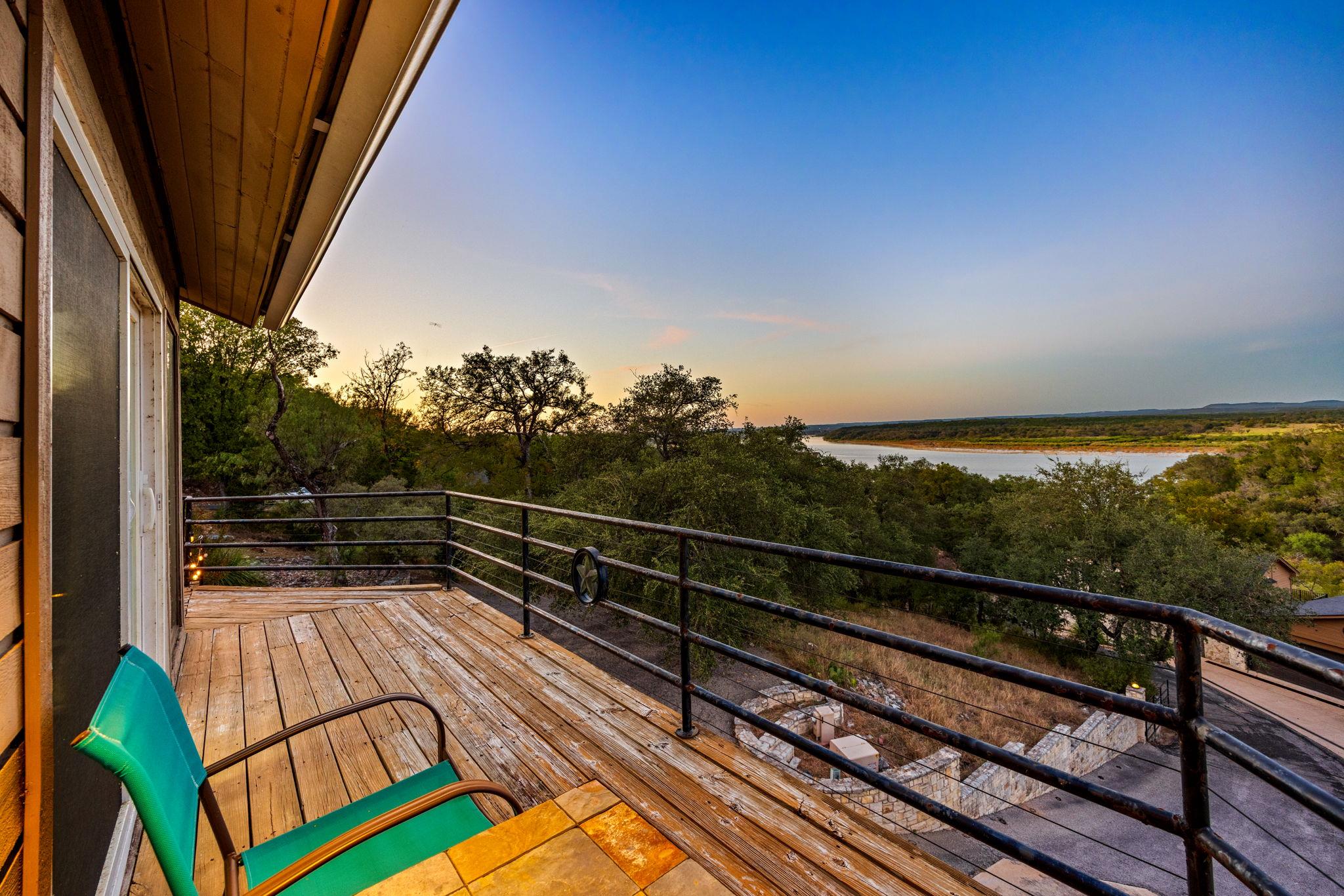 723 Coventry Rd, Spicewood, TX 78669