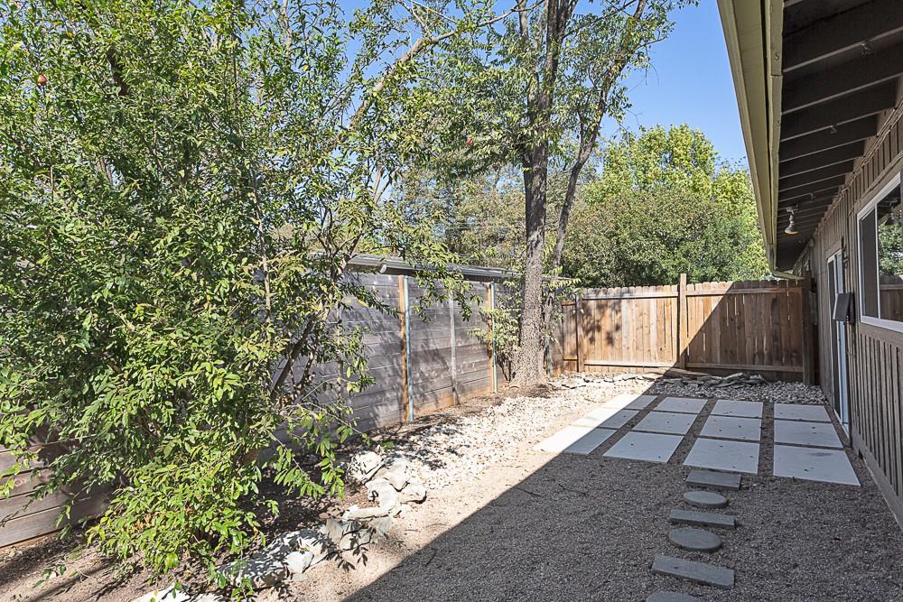 1119 Mariposa Dr # B, Austin, TX 78704