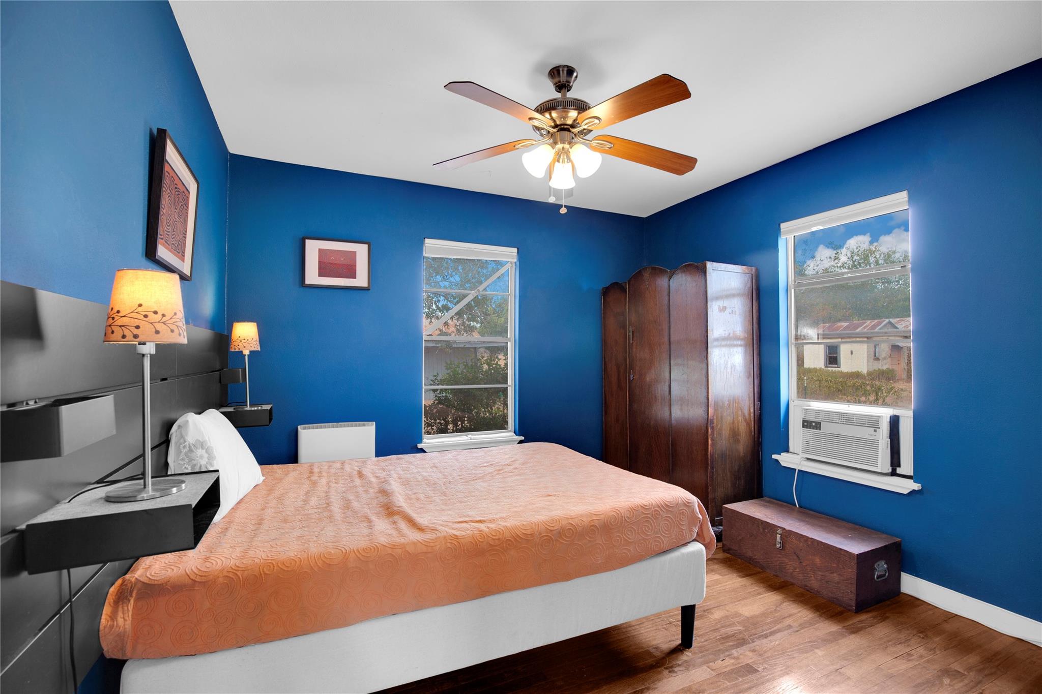 1607 E 4th St, Taylor, TX 76574