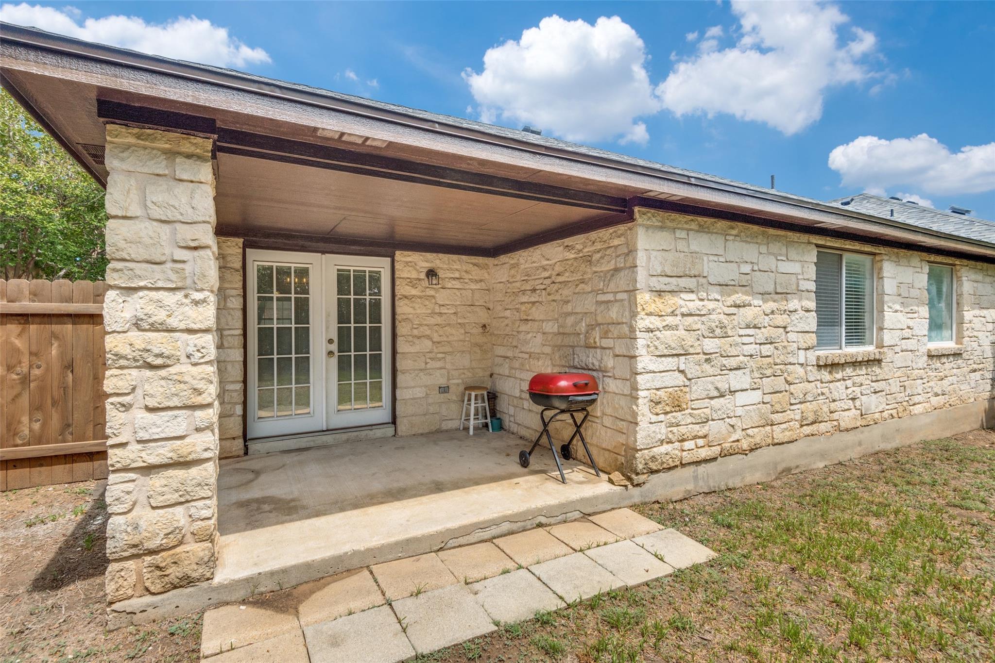 1723 Rosenborough Ln S, Round Rock, TX 78665