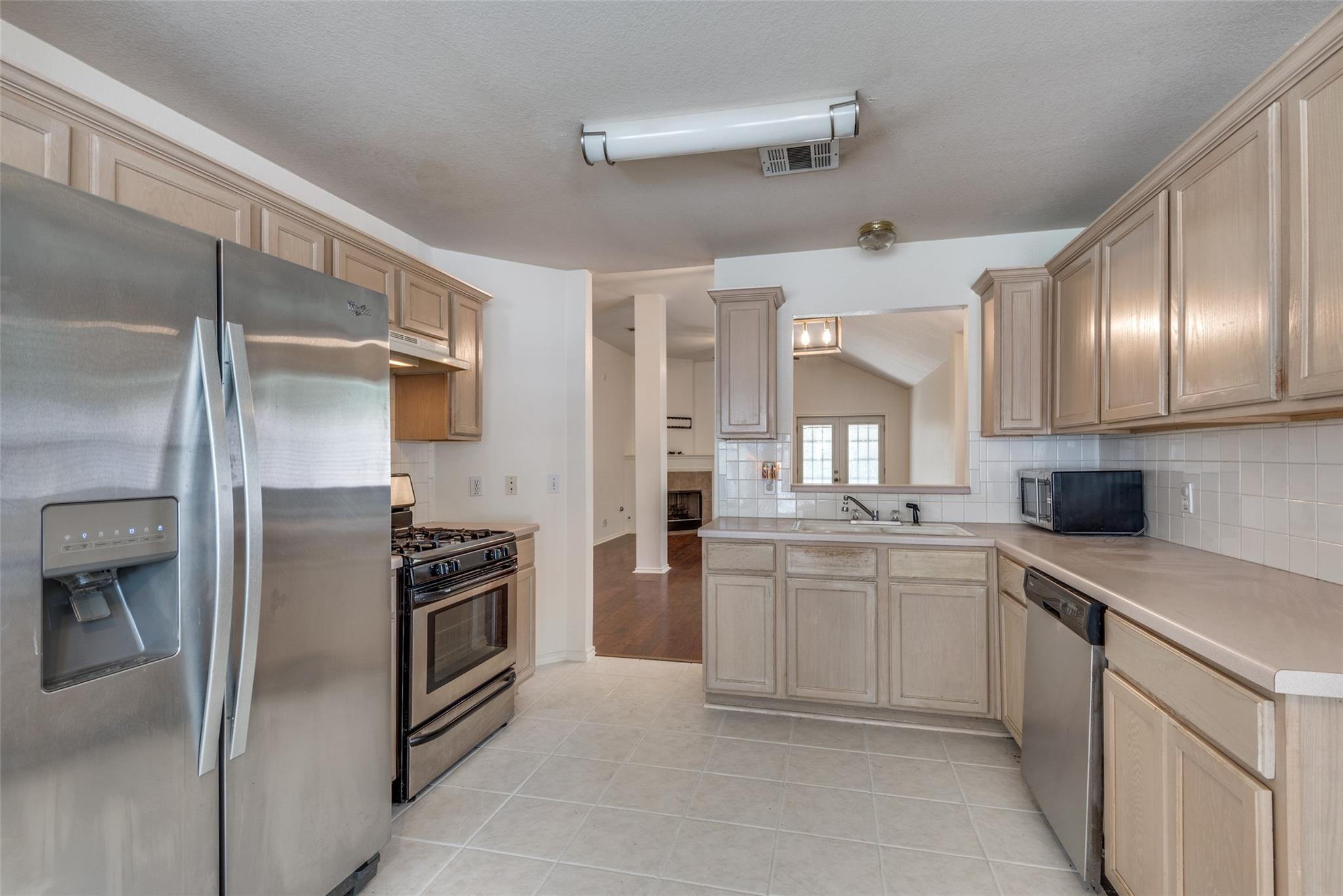 1723 Rosenborough Ln S, Round Rock, TX 78665