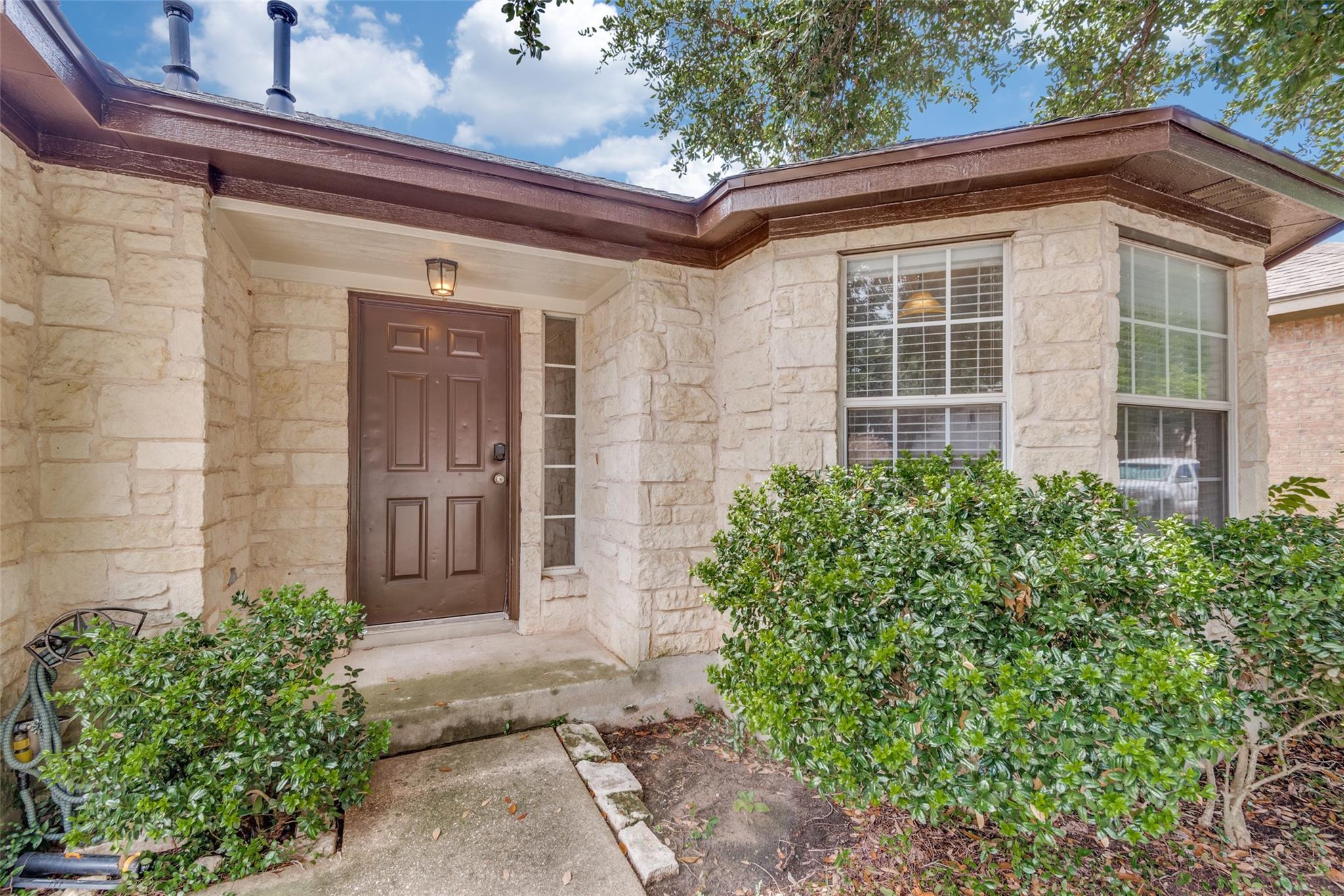 1723 Rosenborough Ln S, Round Rock, TX 78665