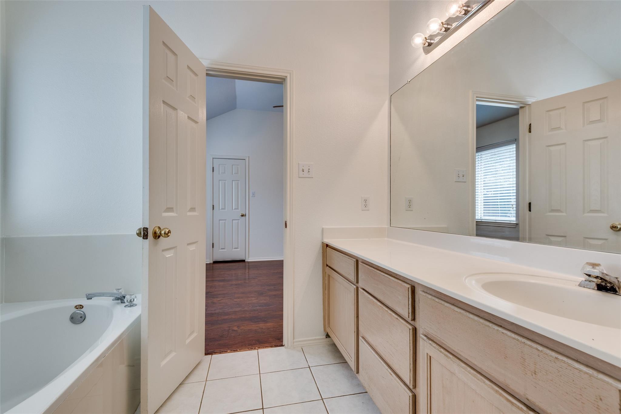 1723 Rosenborough Ln S, Round Rock, TX 78665