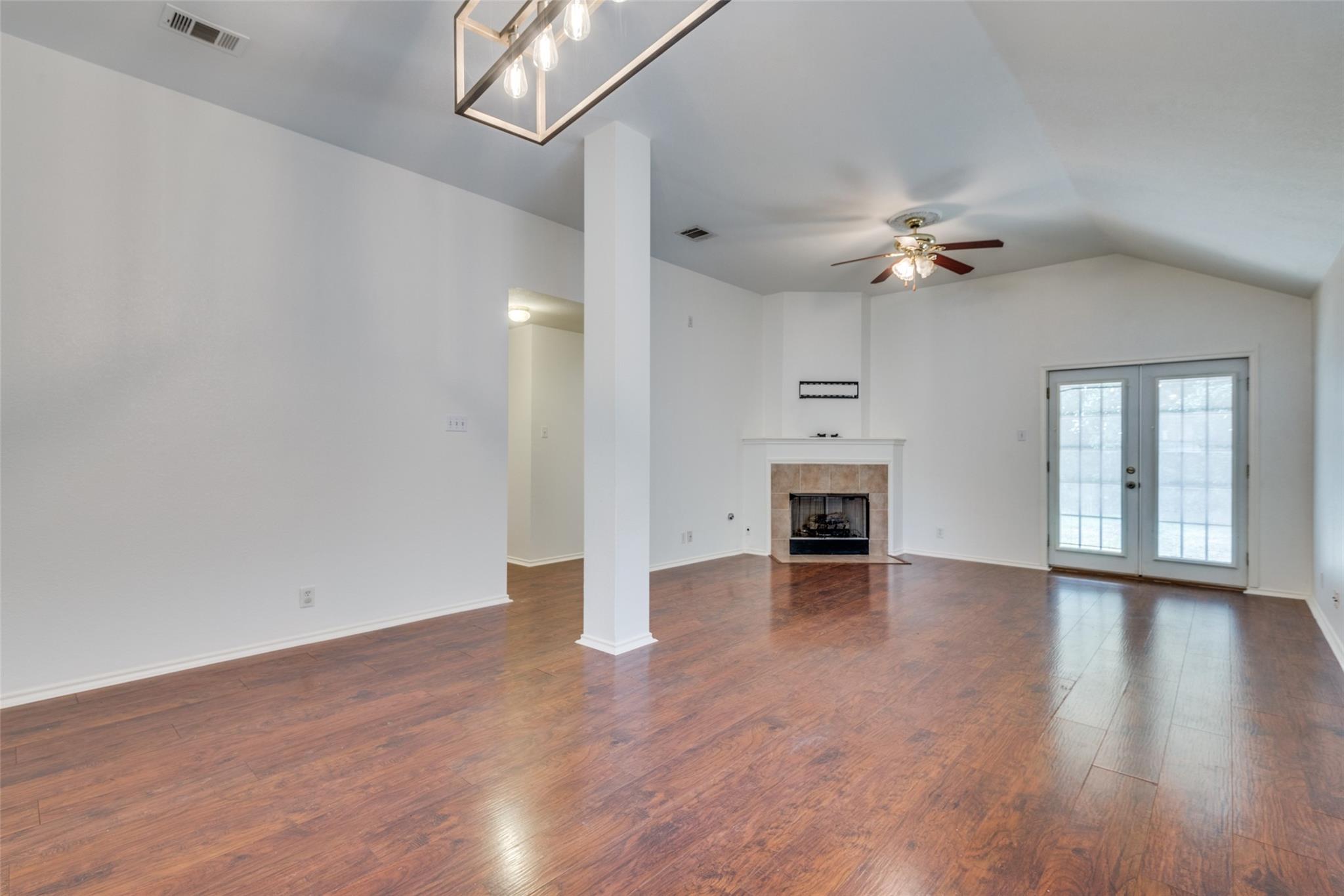 1723 Rosenborough Ln S, Round Rock, TX 78665