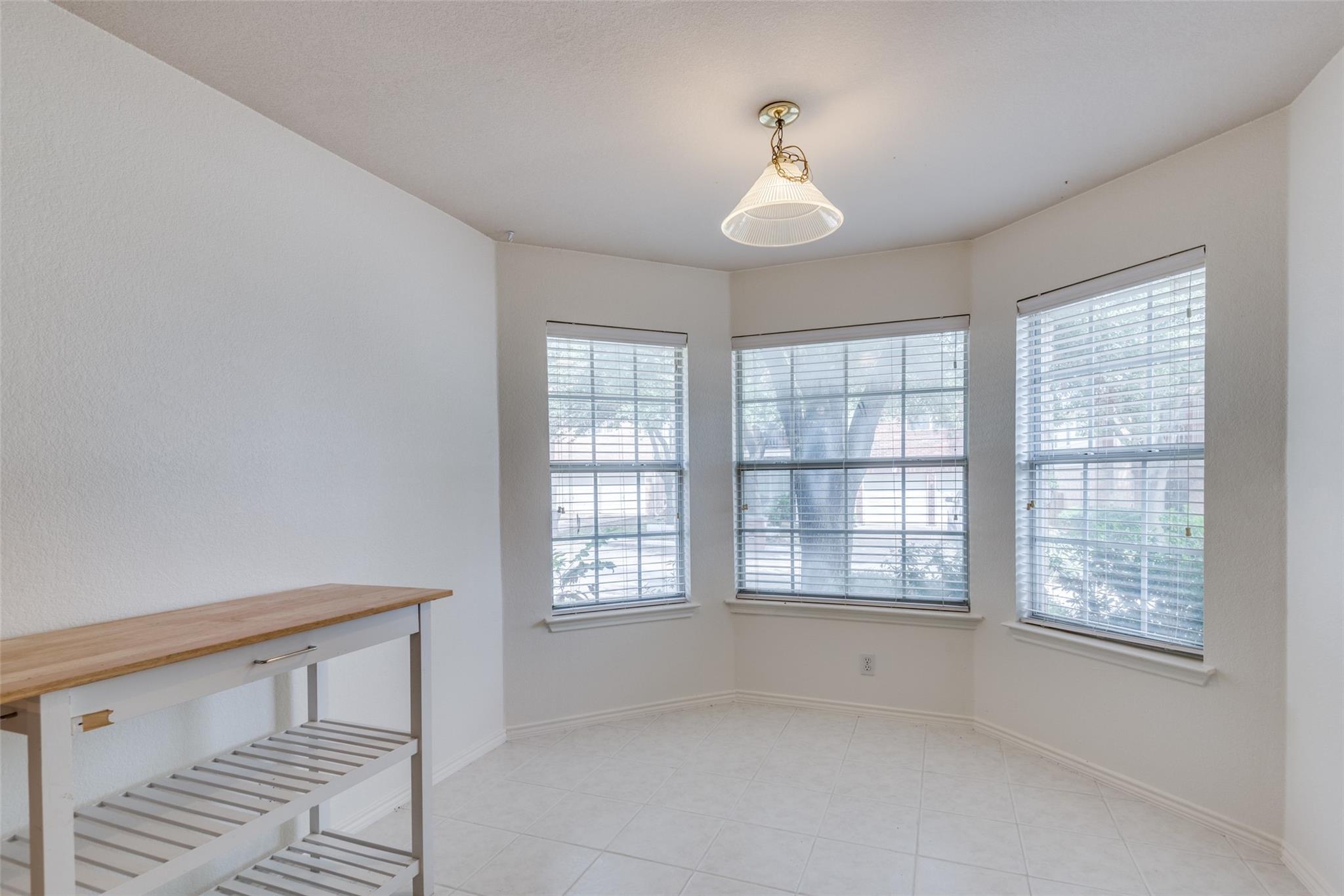 1723 Rosenborough Ln S, Round Rock, TX 78665