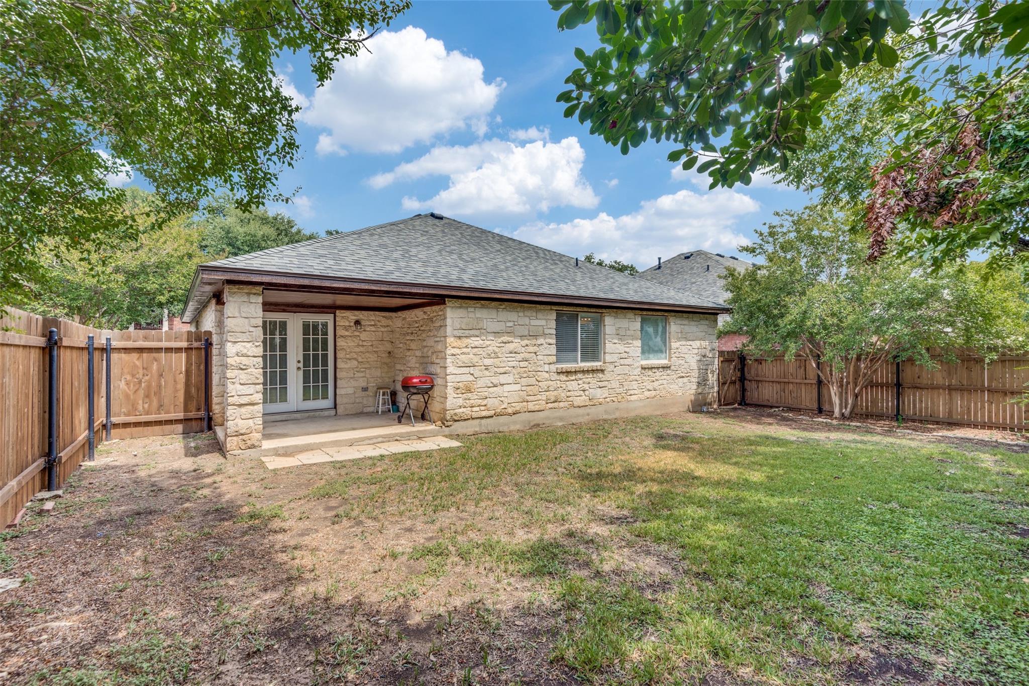 1723 Rosenborough Ln S, Round Rock, TX 78665