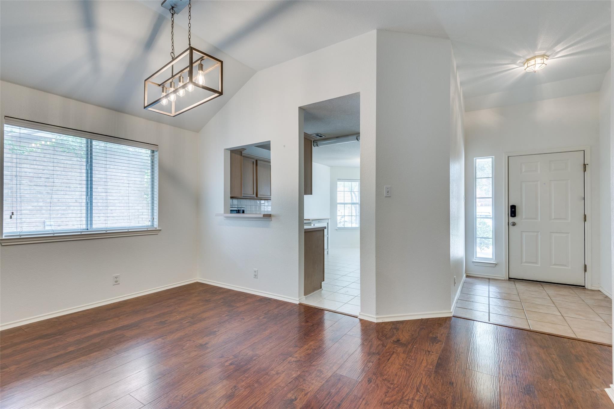 1723 Rosenborough Ln S, Round Rock, TX 78665