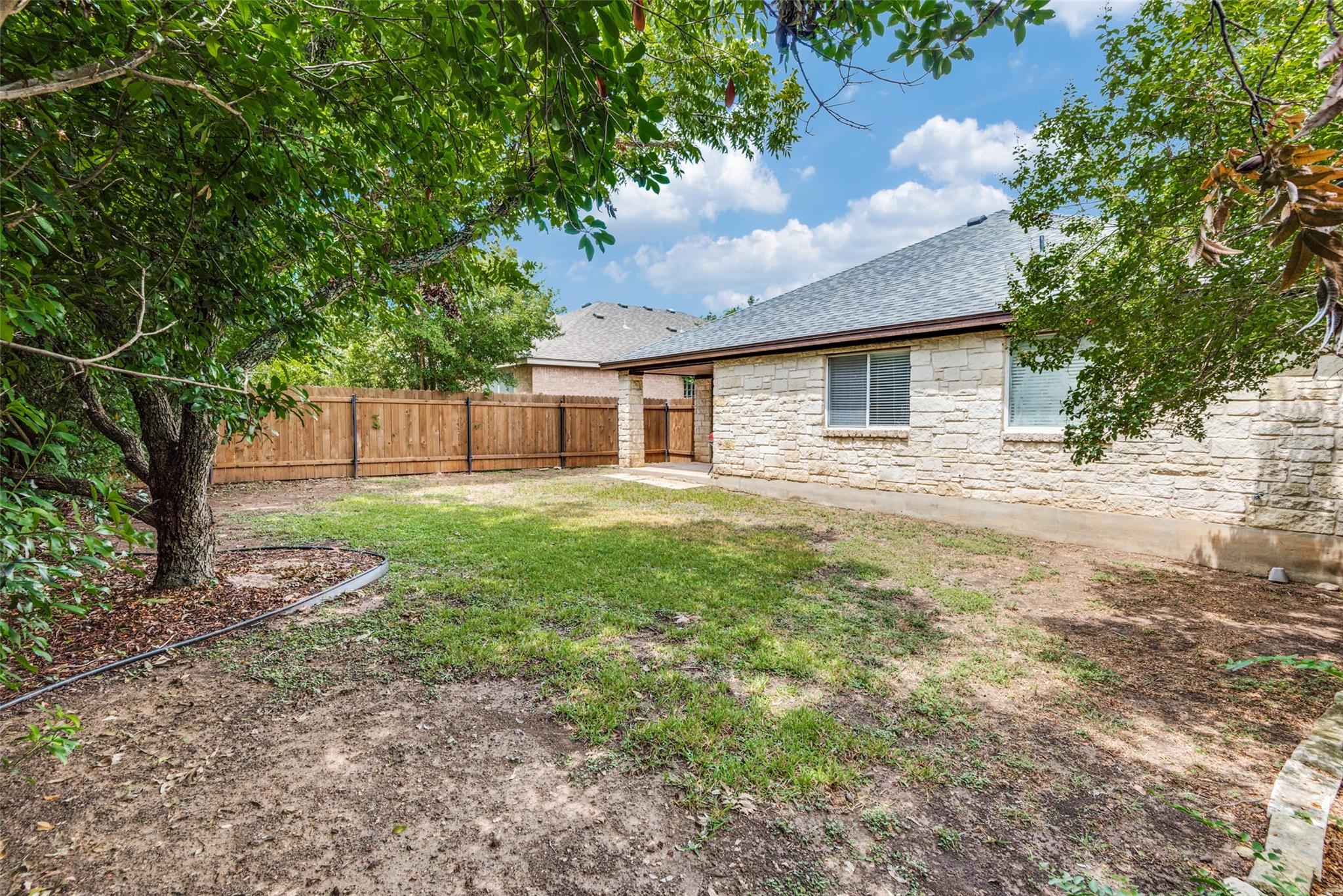 1723 Rosenborough Ln S, Round Rock, TX 78665