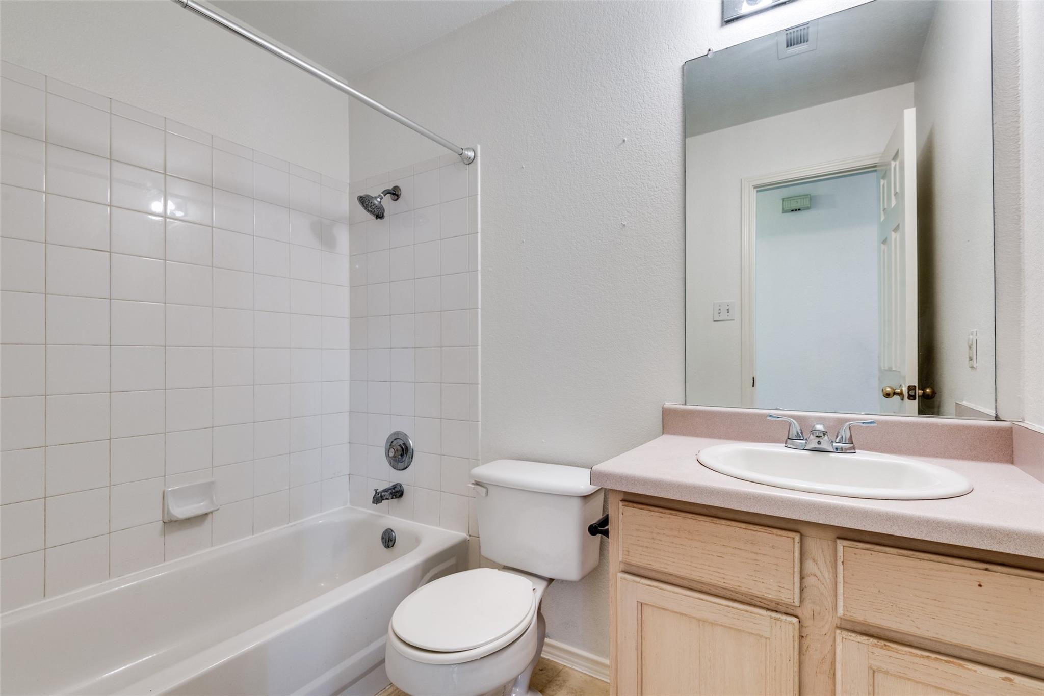 1723 Rosenborough Ln S, Round Rock, TX 78665