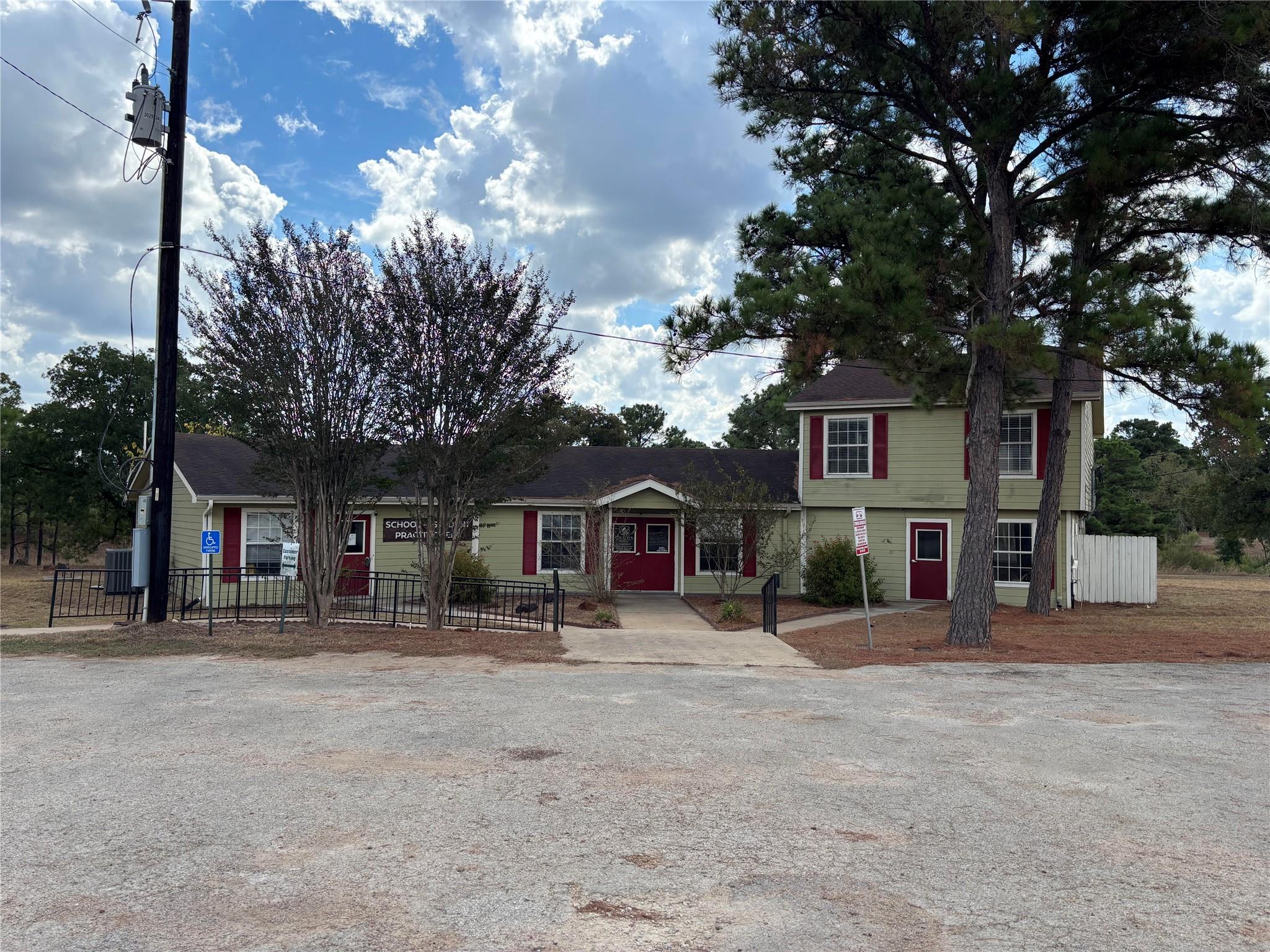 106 Conference Dr, Bastrop, TX 78602