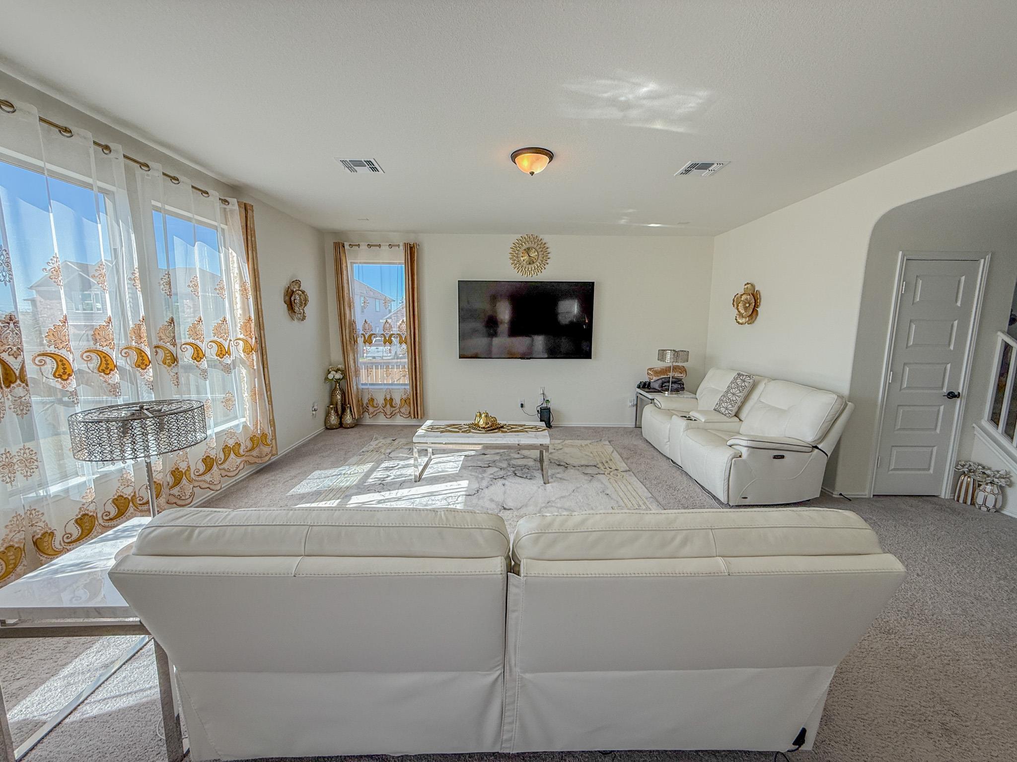 121 Outlaw Dr, Jarrell, TX 76537