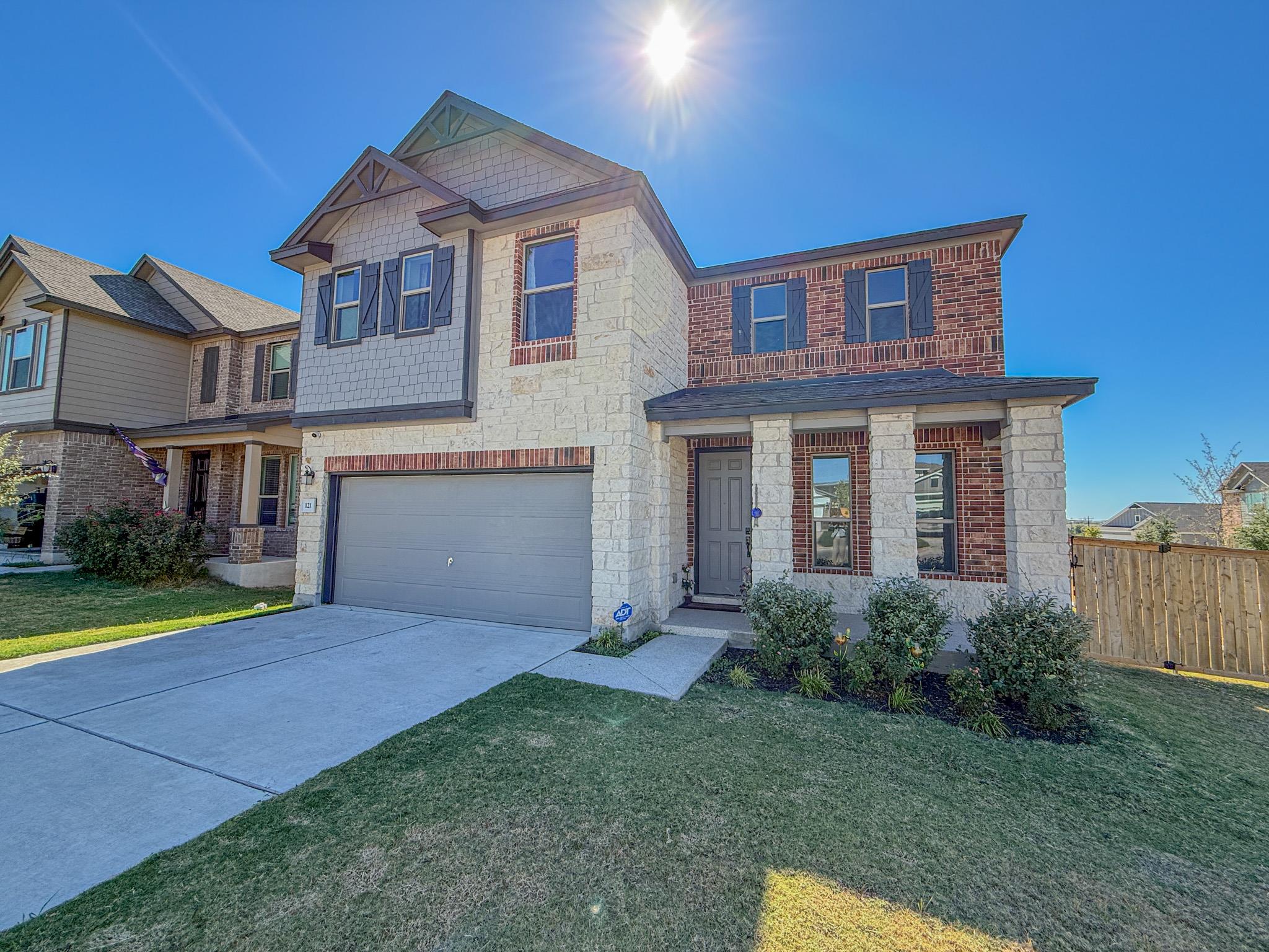 121 Outlaw Dr, Jarrell, TX 76537