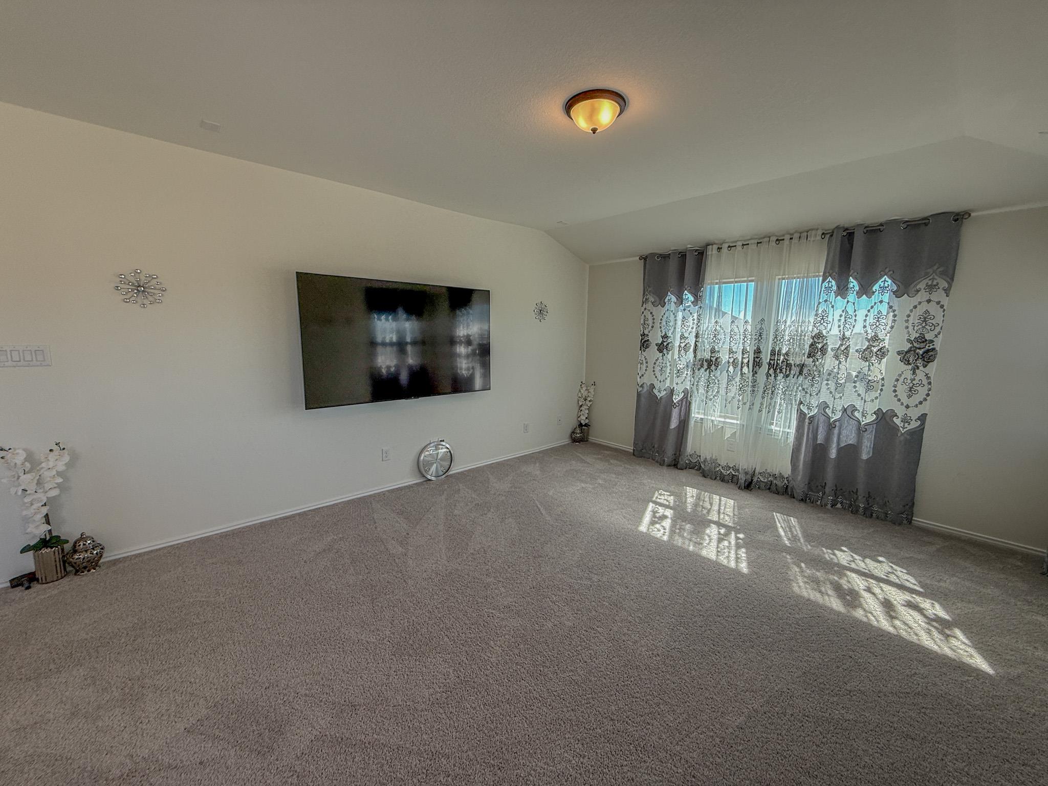 121 Outlaw Dr, Jarrell, TX 76537