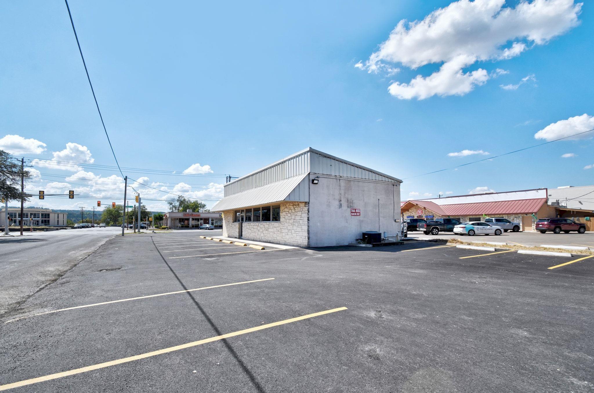 310 Quinlan St, Kerrville, TX 78028